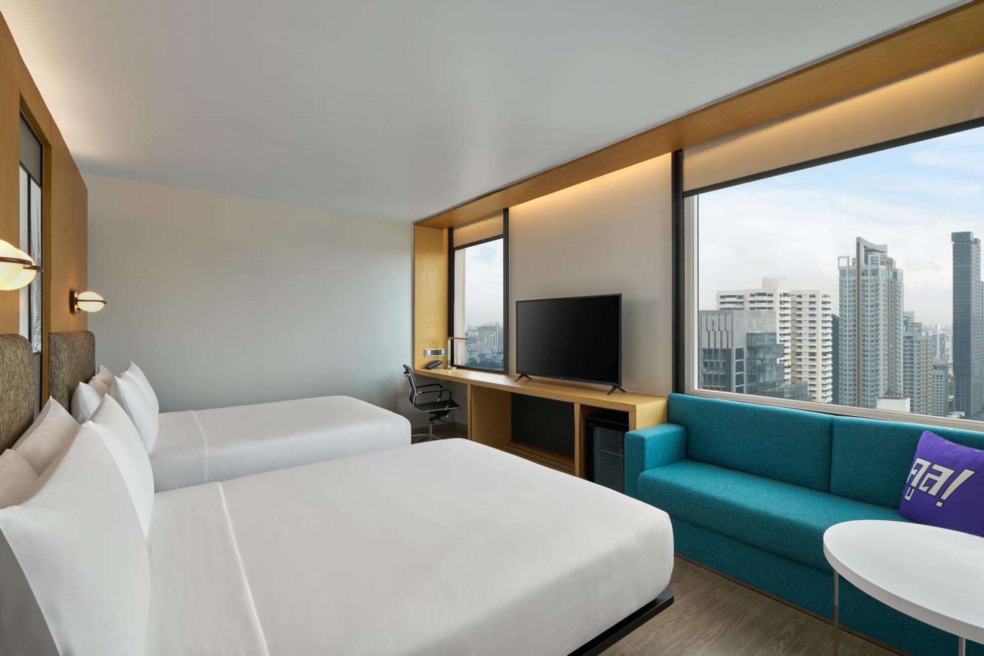 Breezy Queen Room Two Queen Beds City View High Floor