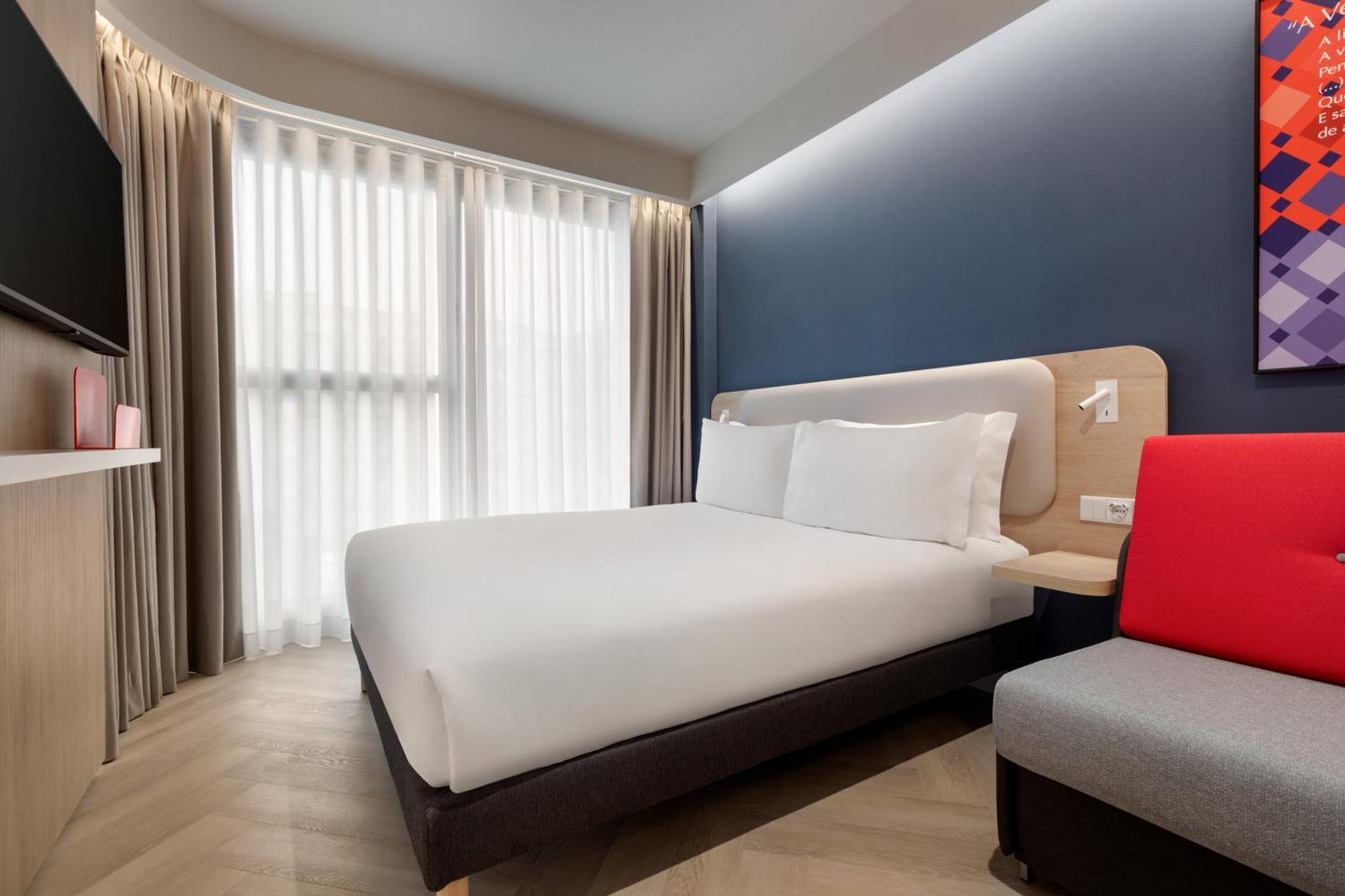 Standaard Kamer met Queensize Bed en Eenpersoonsslaapbank - Gratis Ontbijt