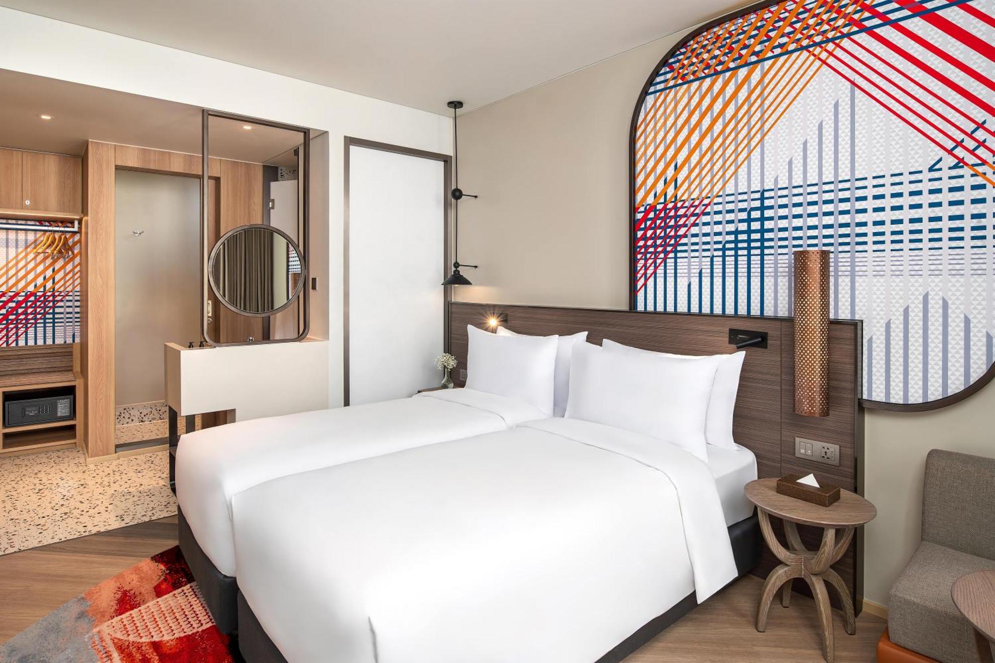 Deluxe Twin Beds Corner Room
