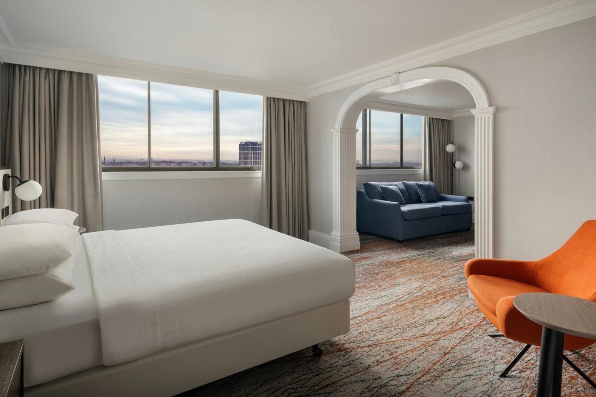 Executive Junior King Suite Lounge Access