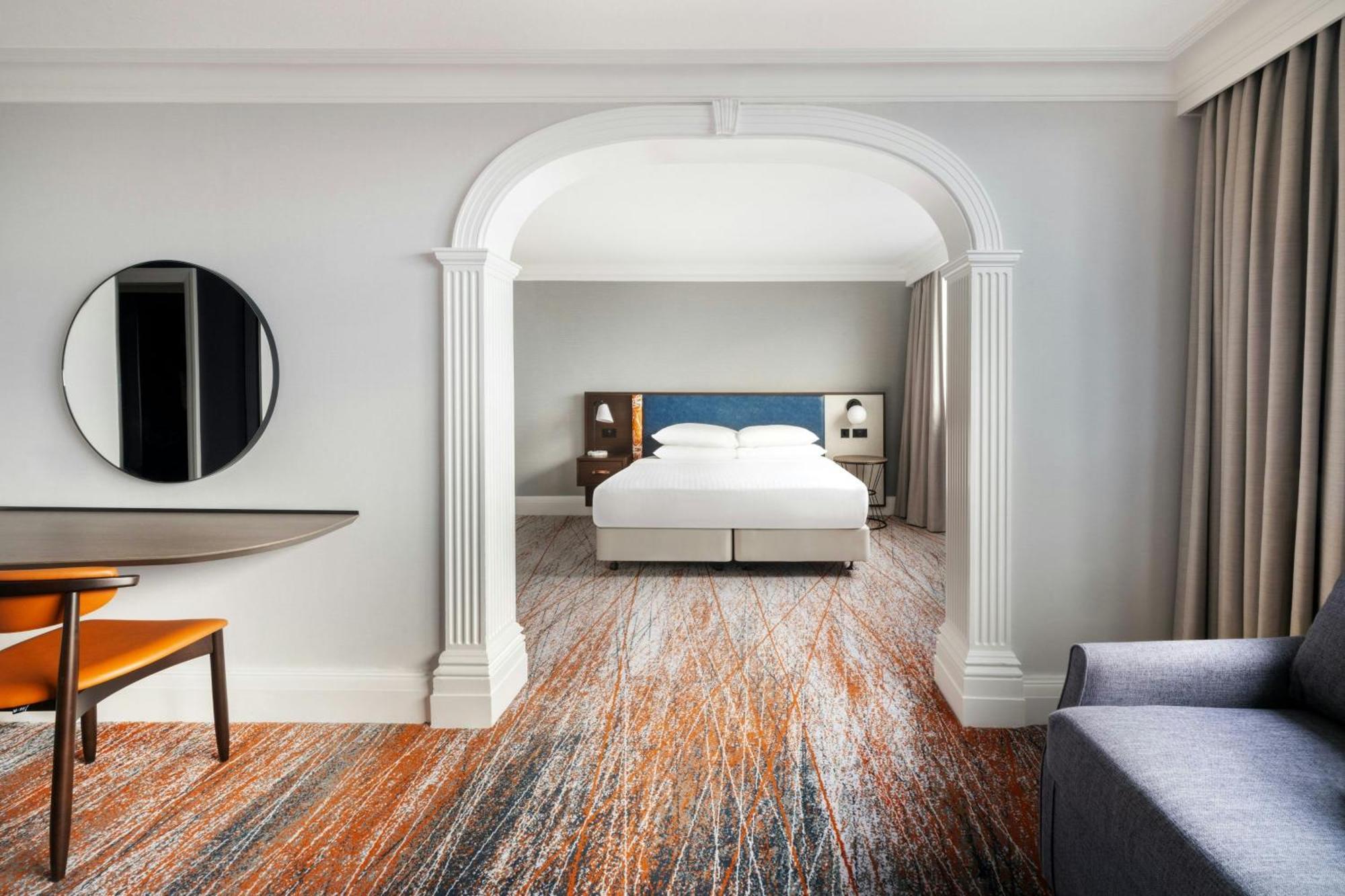 Executive Junior King Suite Lounge Access
