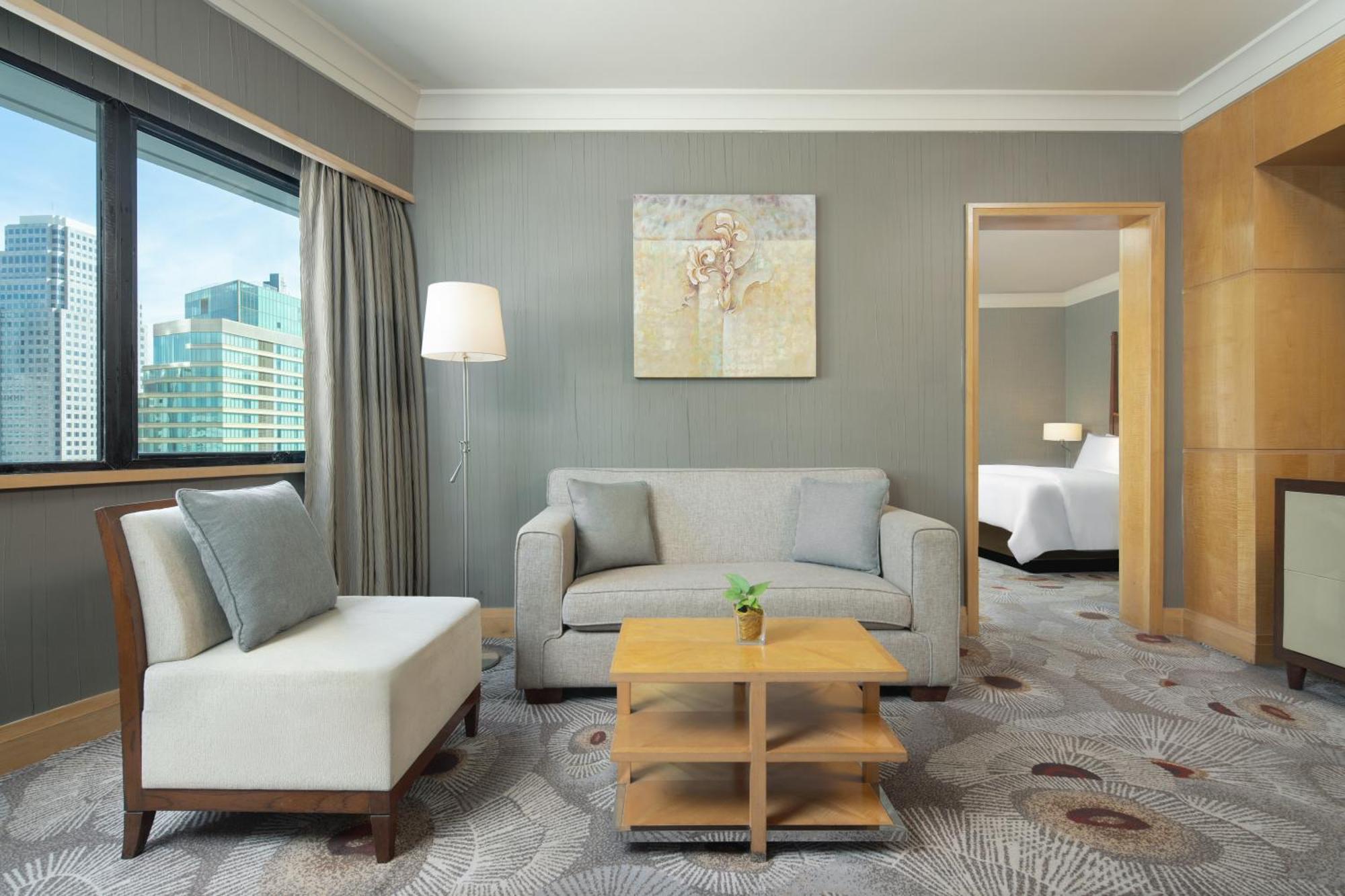 Deluxe Suite King Bed City View