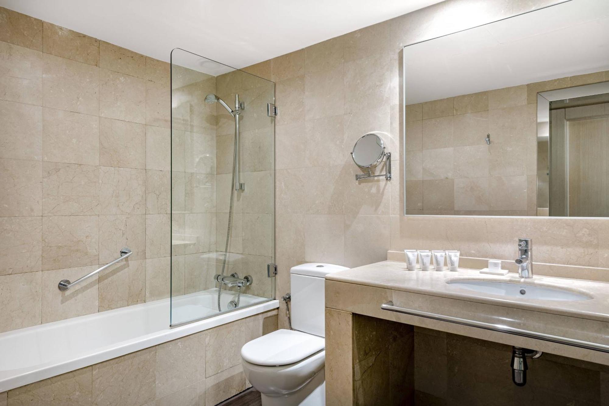 Suite met 2 Slaapkamers - 1 Kingsize Bed en 2 Eenpersoonsbedden