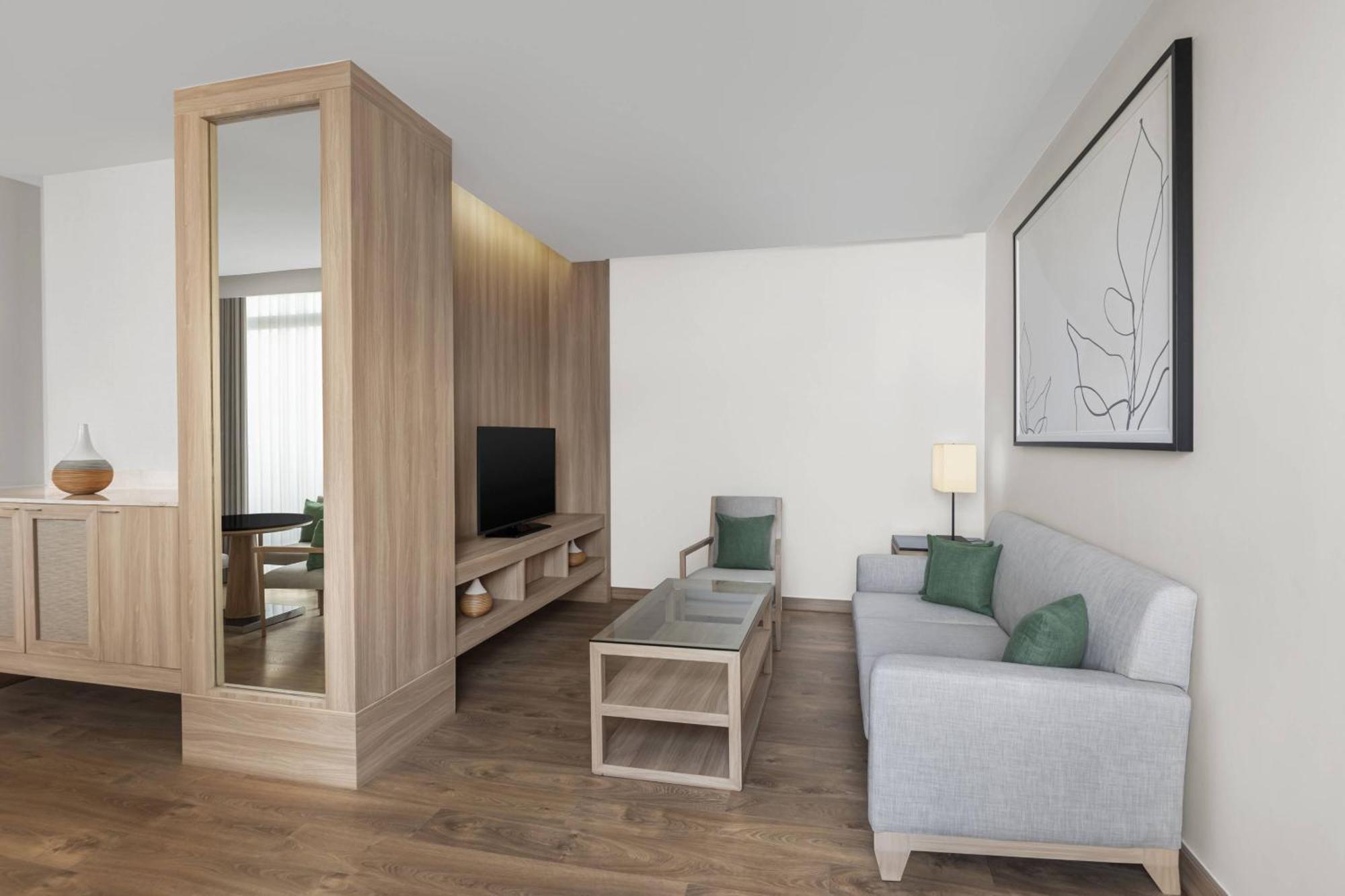One-Bedroom Corner King Suite Top Floor