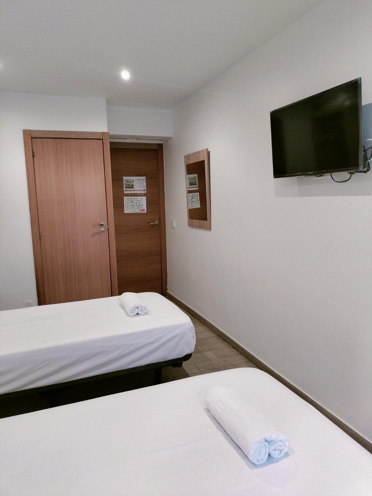 Double or Twin Room Private Bathroom