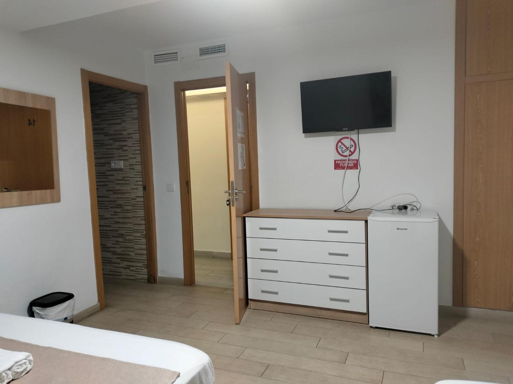 Economy Triple Room