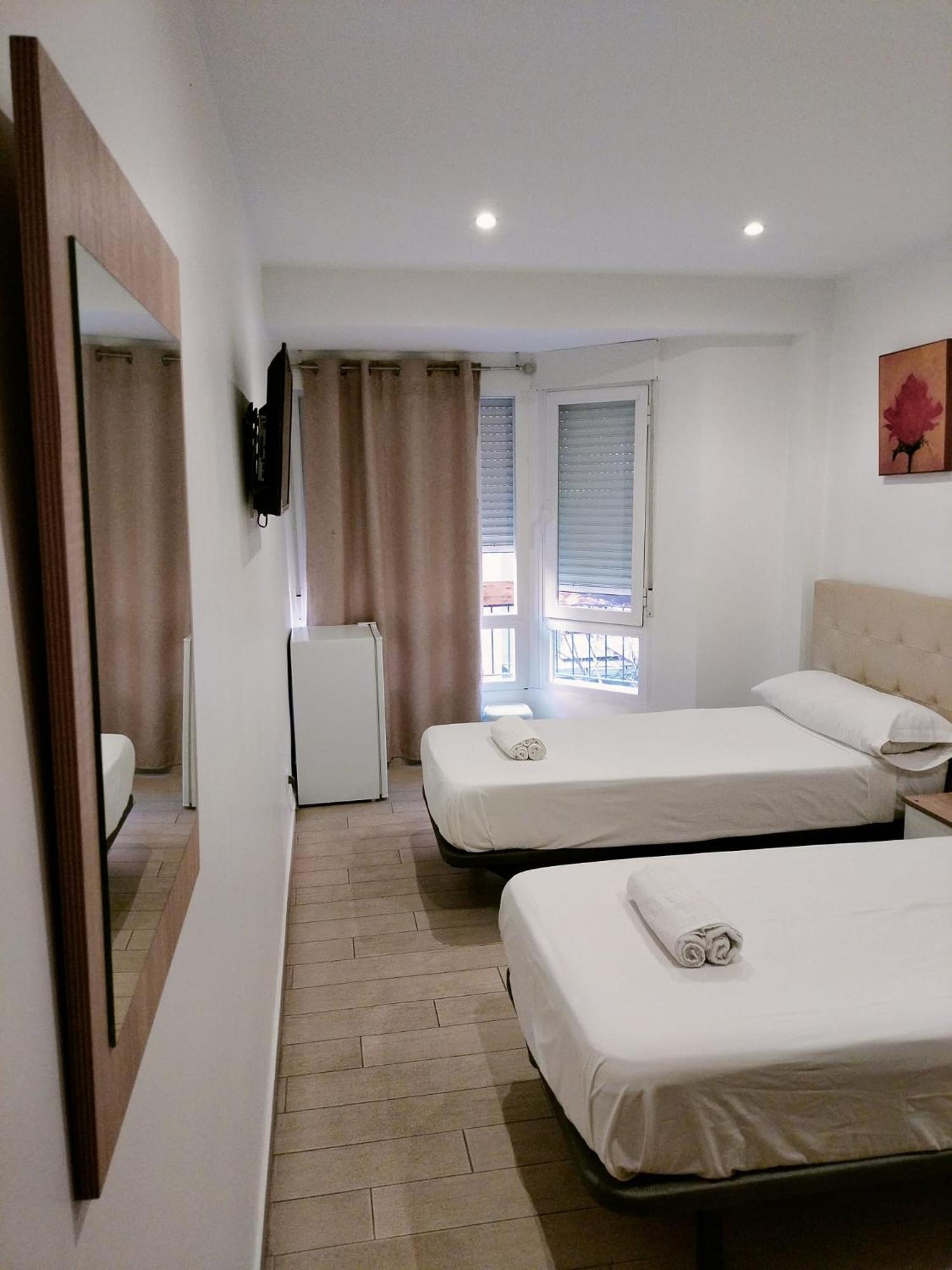 Double or Twin Room Private Bathroom