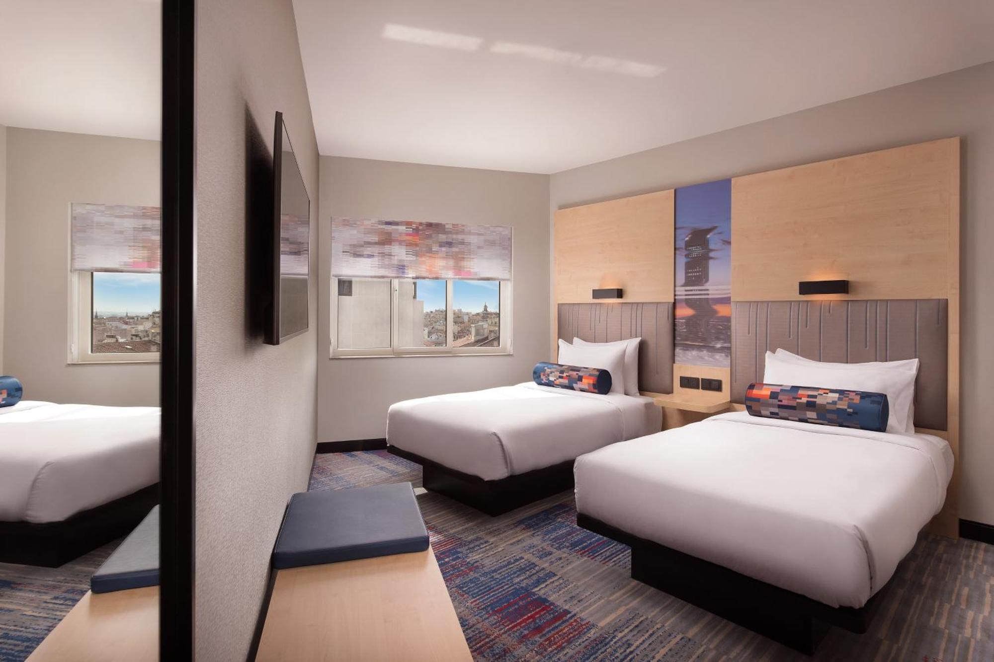 Aloft Twin Room City View