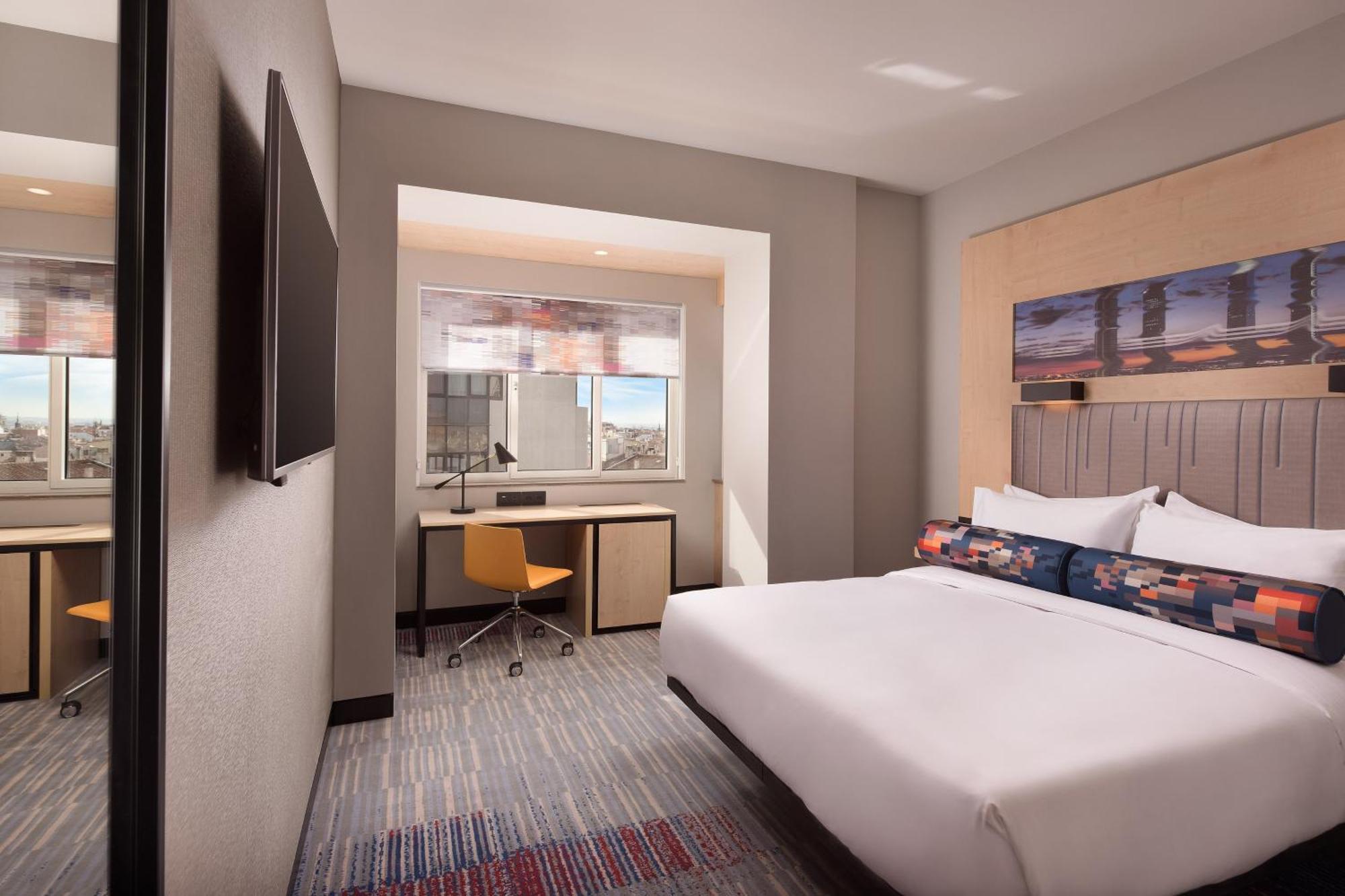 Aloft Queen Room City View