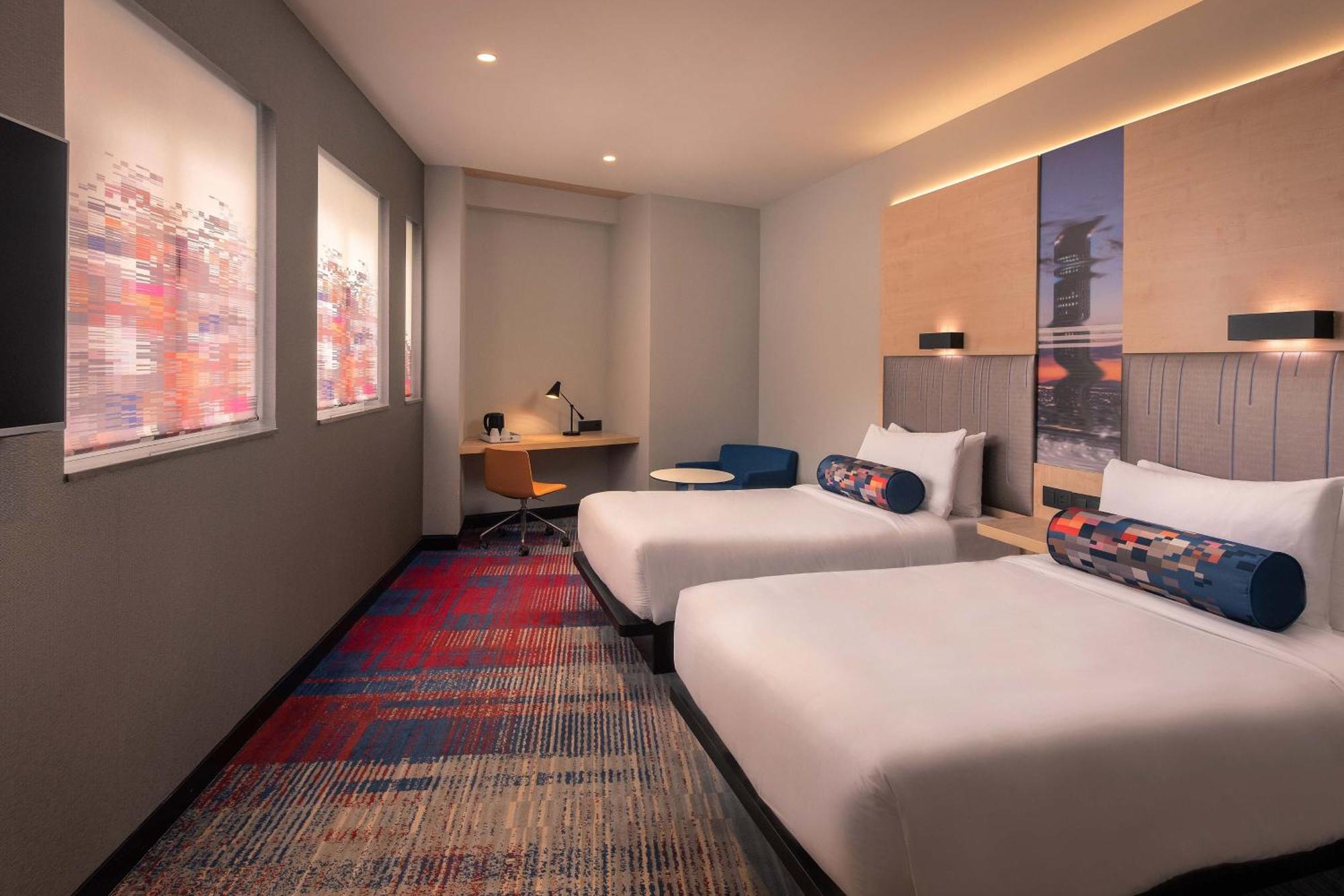Aloft Twin Room City View