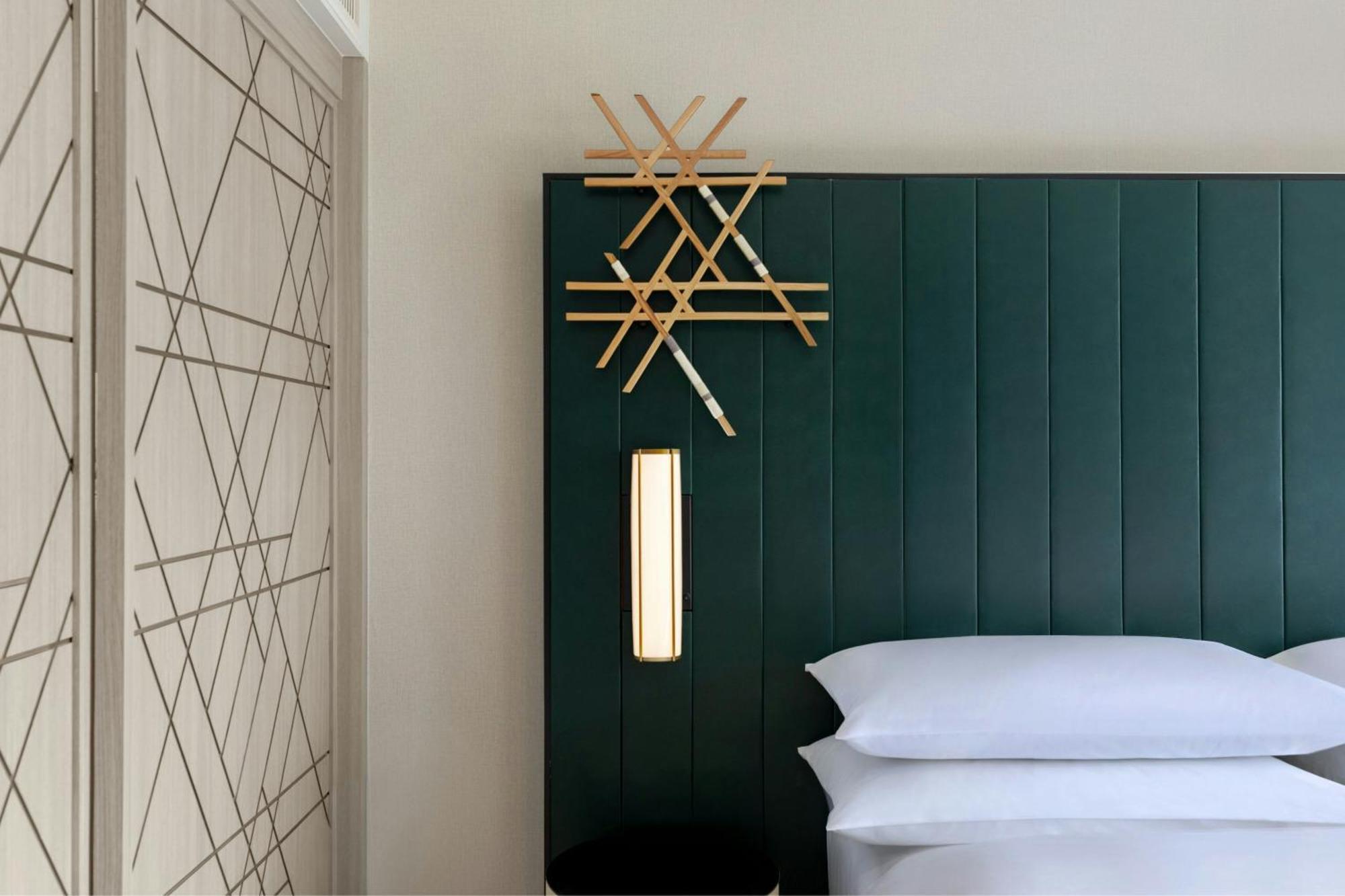 Emerald King Studio Suite Club Benefits