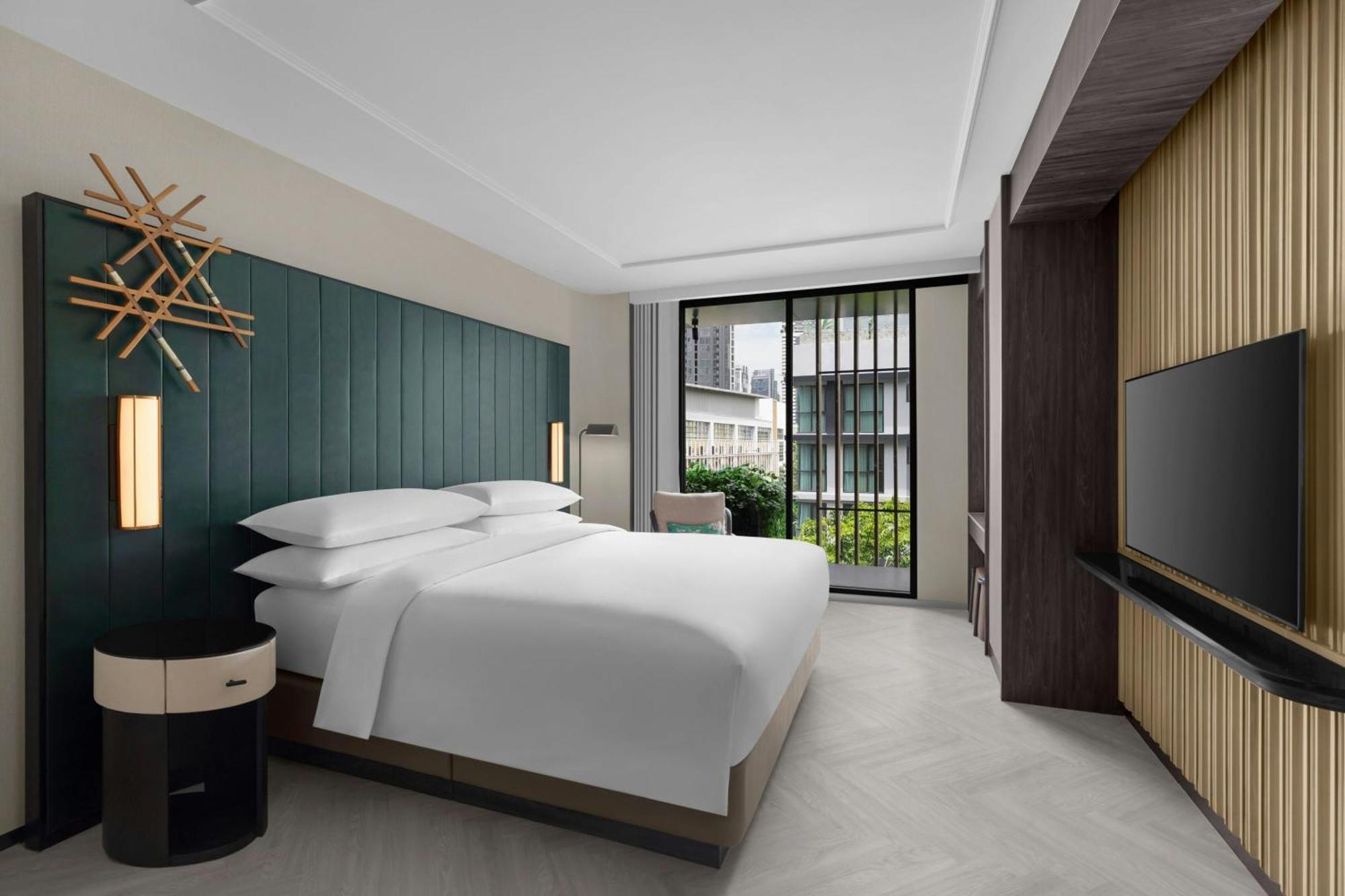 One-Bedroom Emerald King Suite Club Benefits
