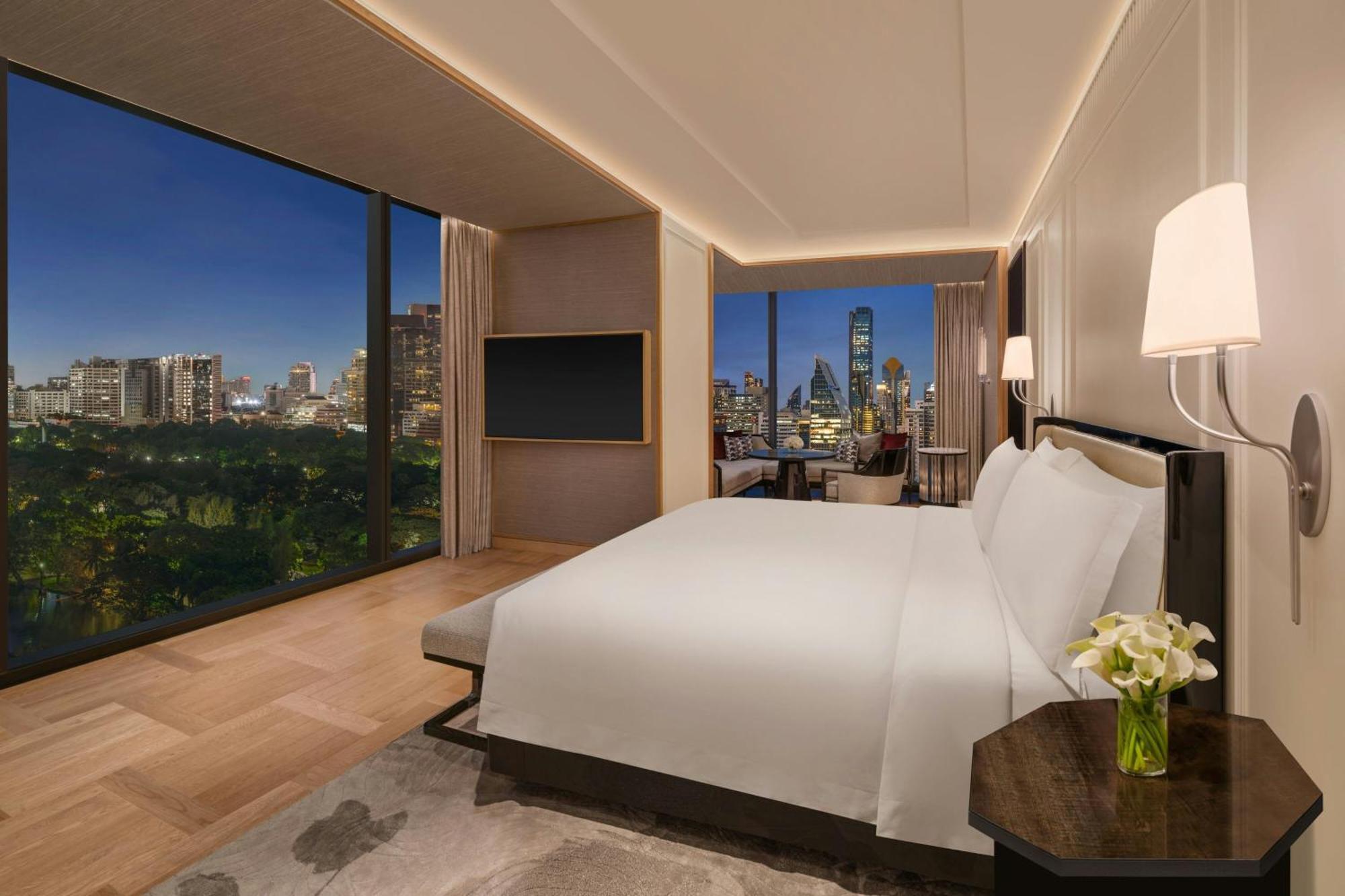 Marigold King Suite Balcony Park View