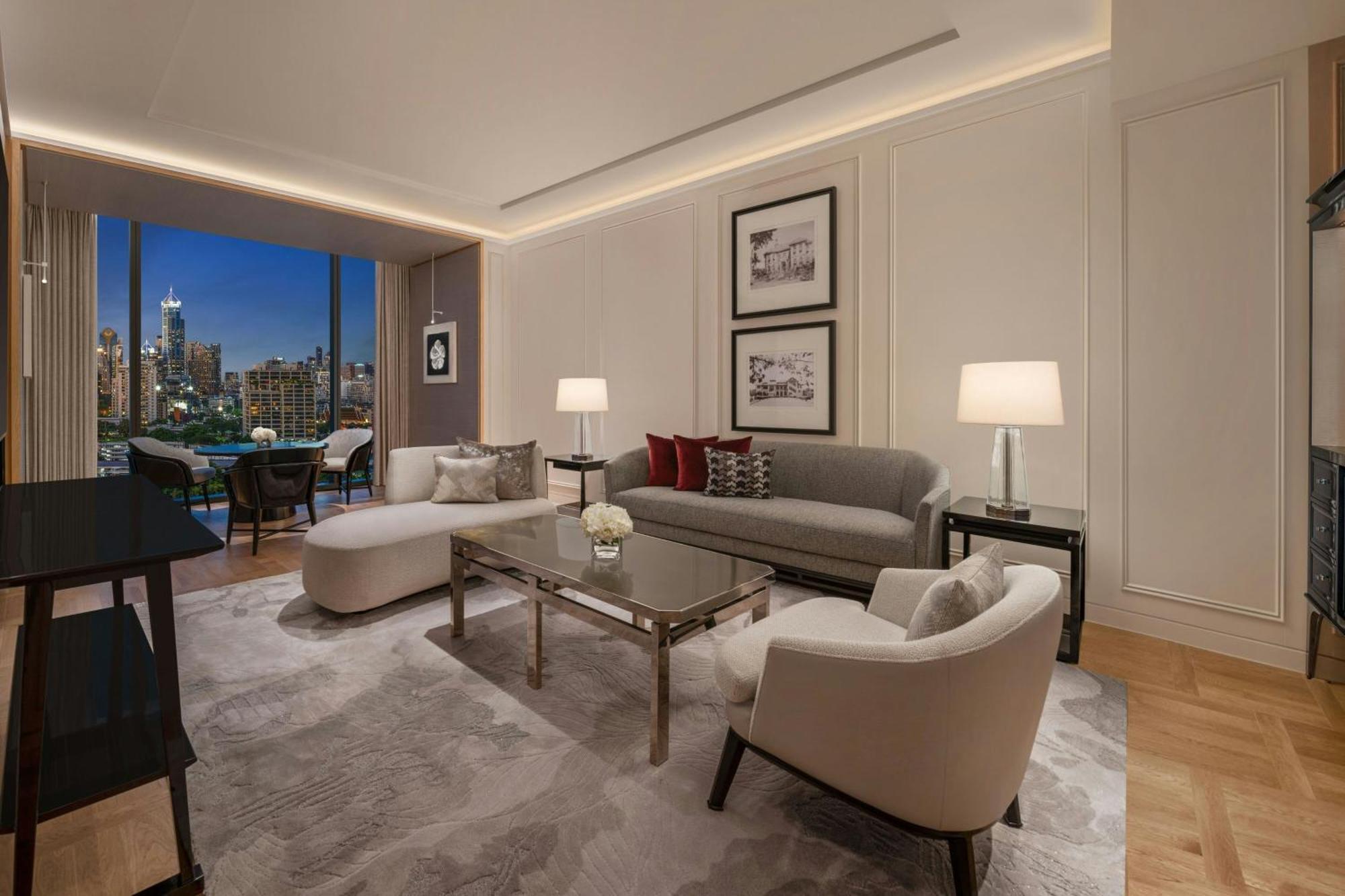 Marigold King Suite Balcony Park View