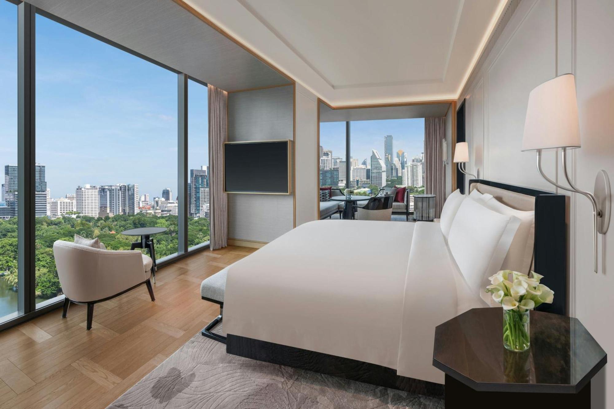 Marigold King Suite Balcony Park View