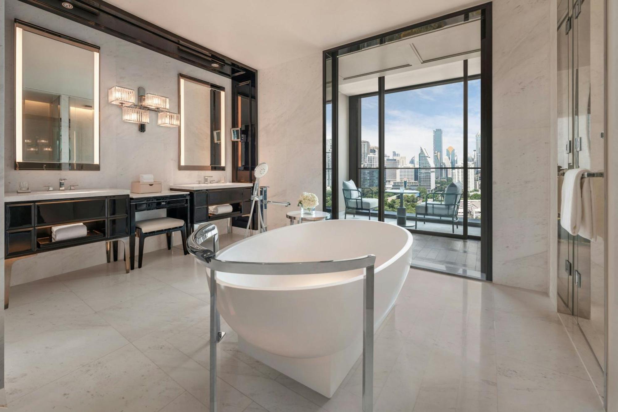 Marigold King Suite Balcony Park View