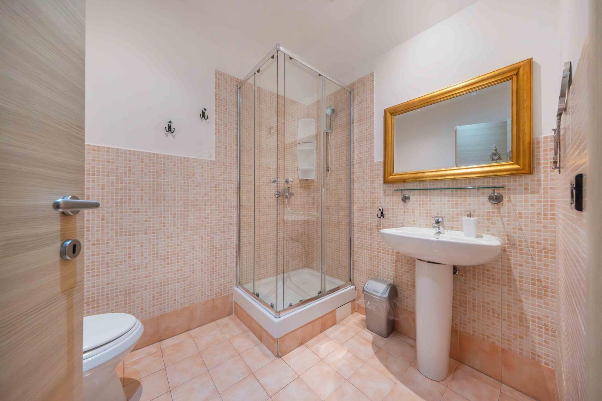 Driepersoonskamer met Eigen Externe Badkamer