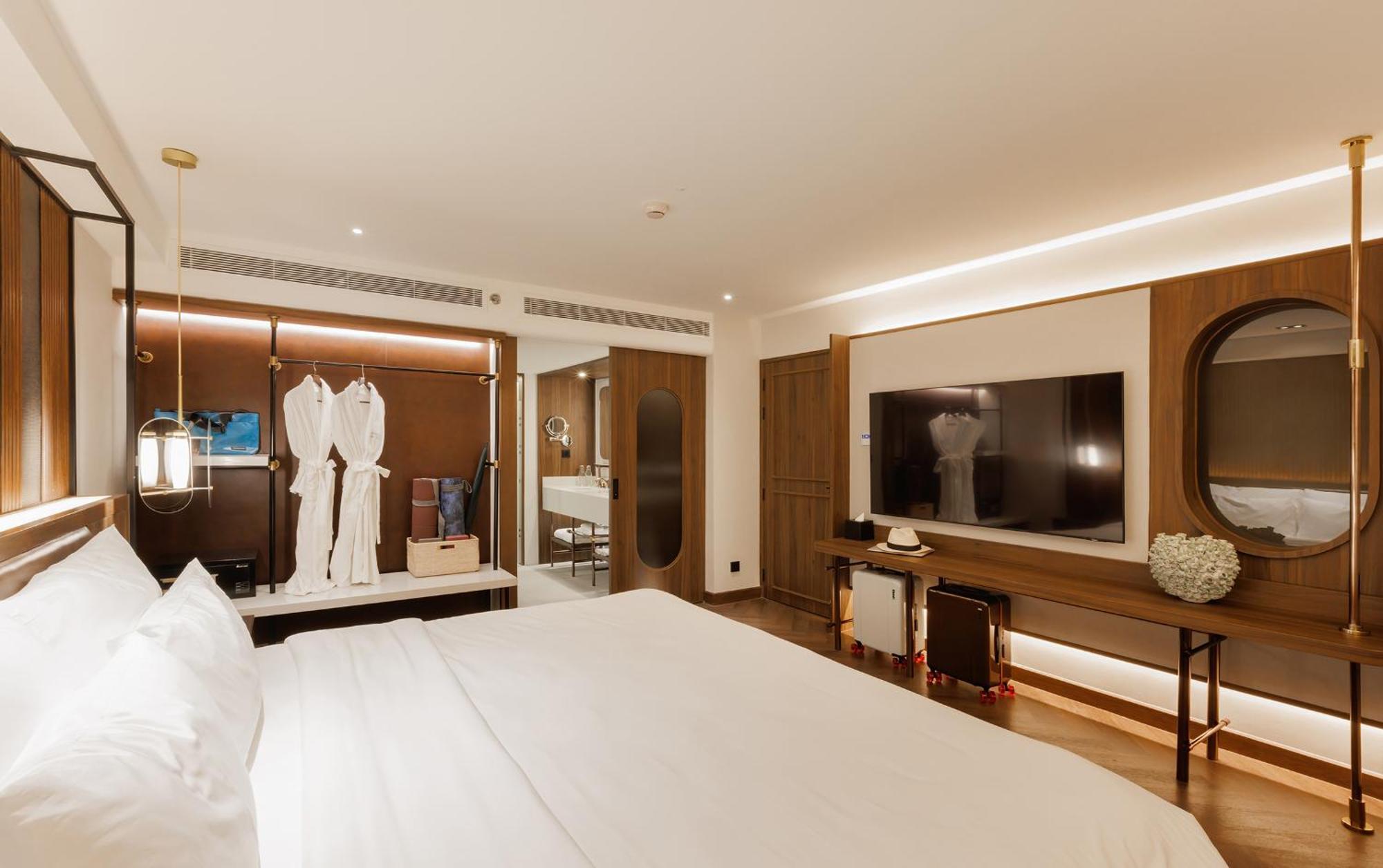 One-Bedroom King Suite