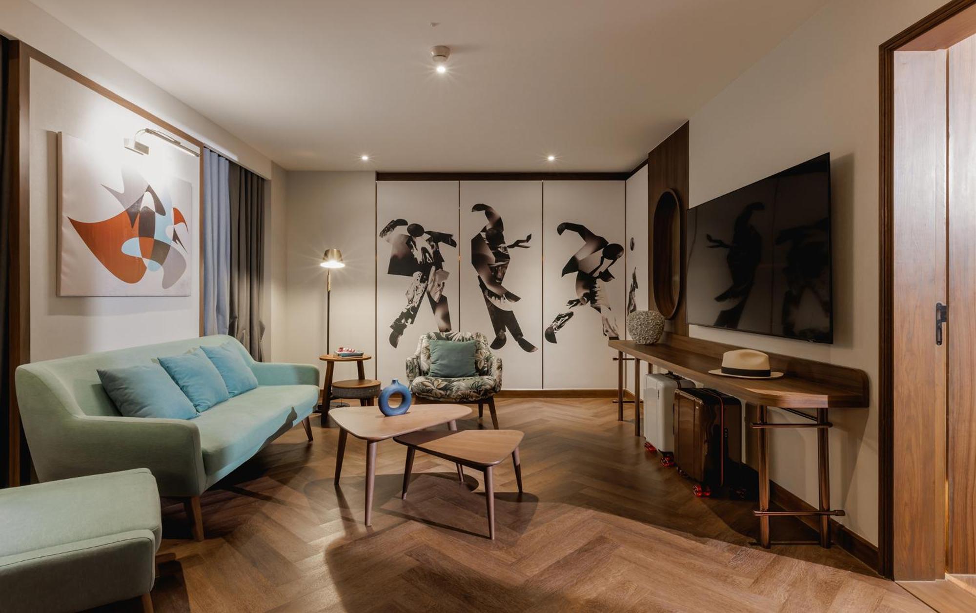 One-Bedroom King Suite