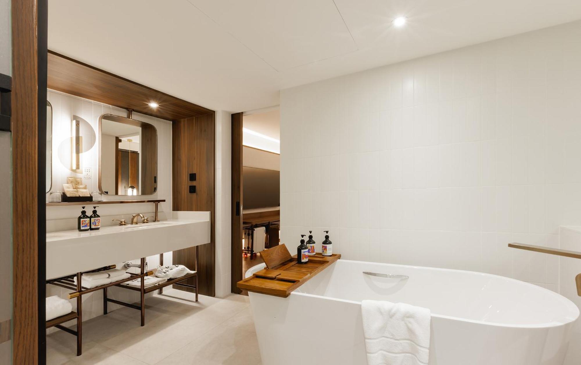 One-Bedroom King Suite
