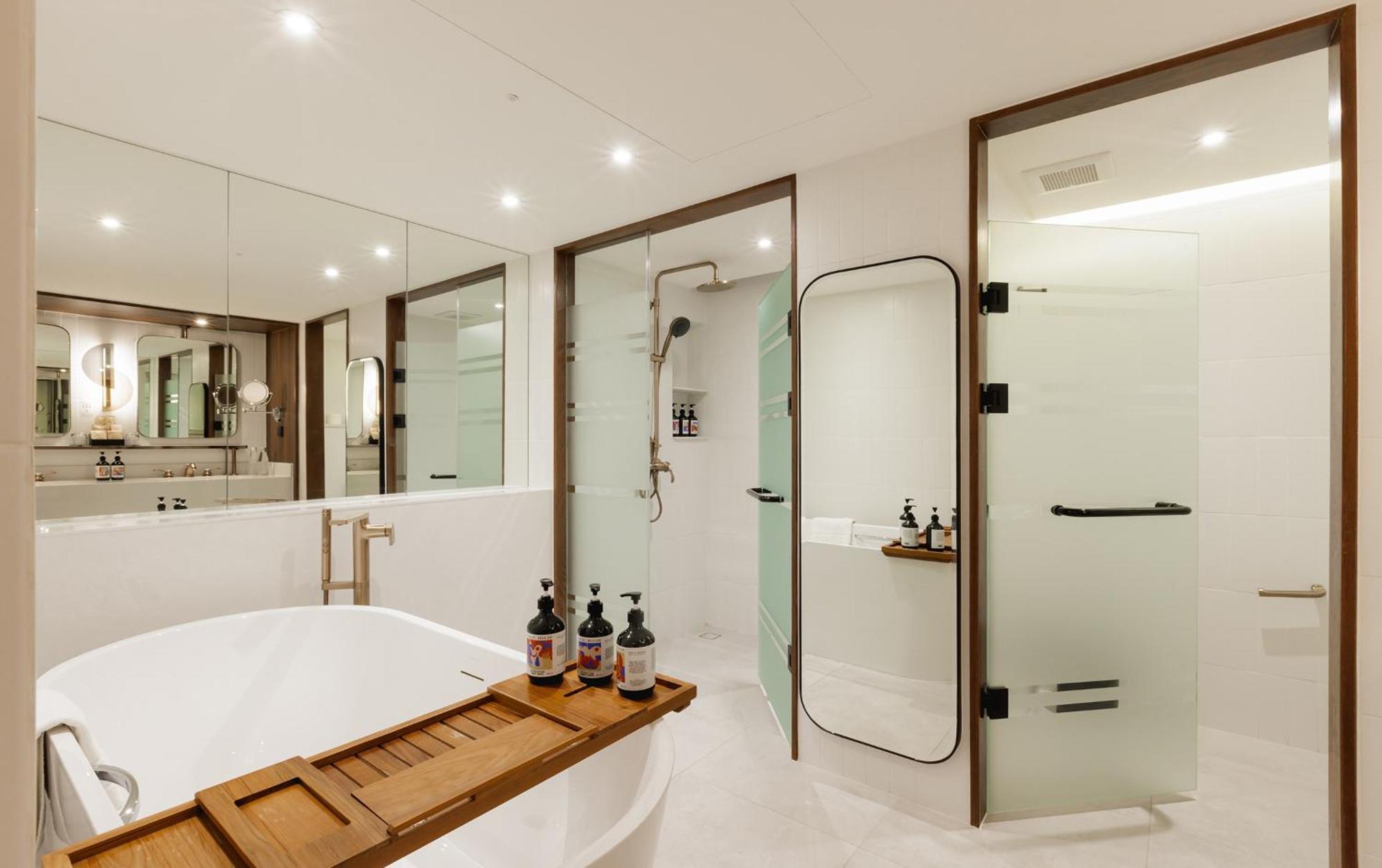 One-Bedroom King Suite
