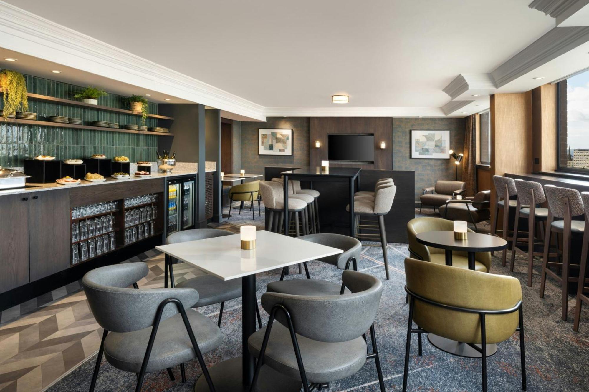 Executive King Room Lounge Access