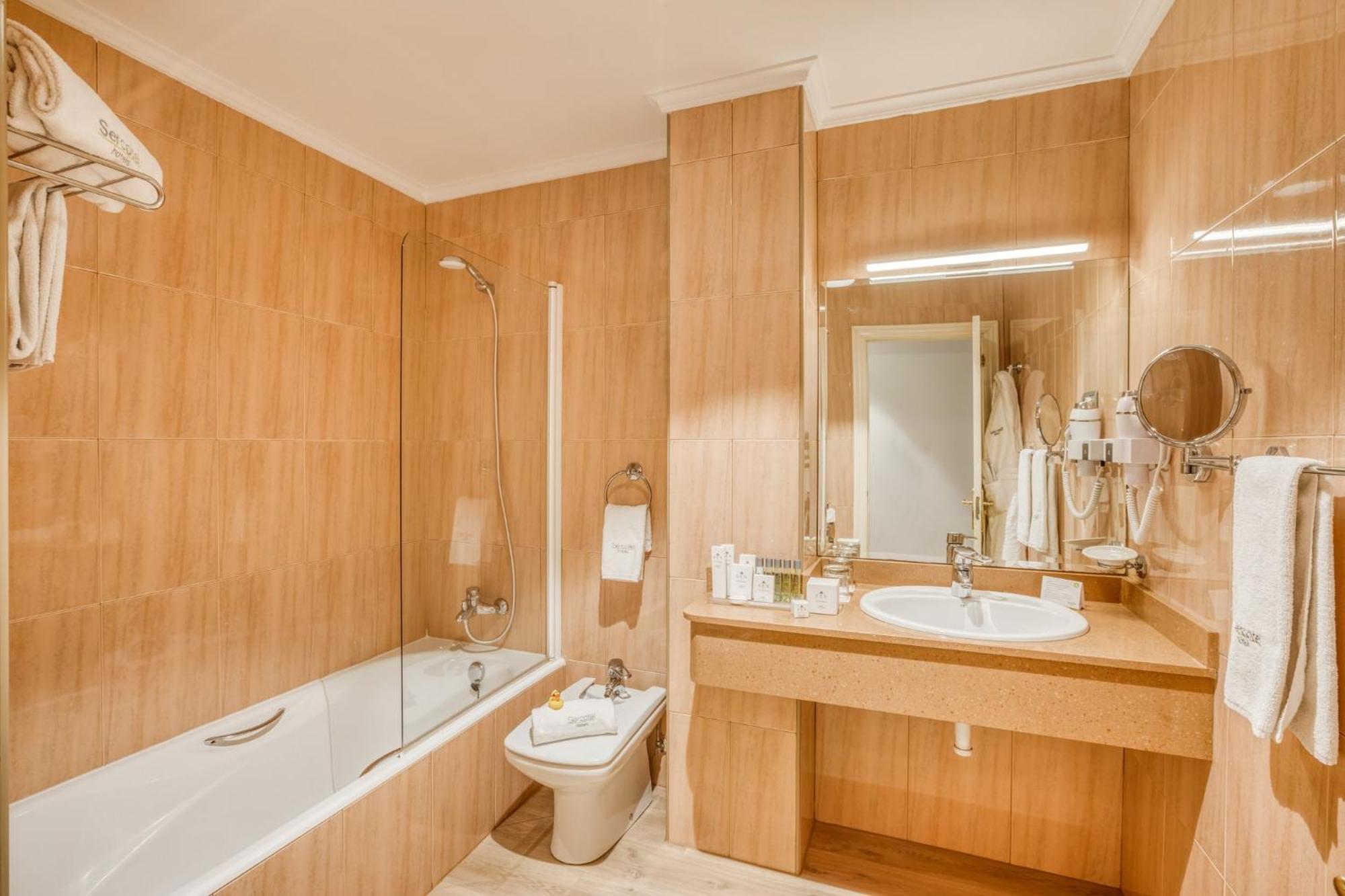 Habitacion Clasica con vistas a la ciudad - 2 camas,1646330814:JPEG