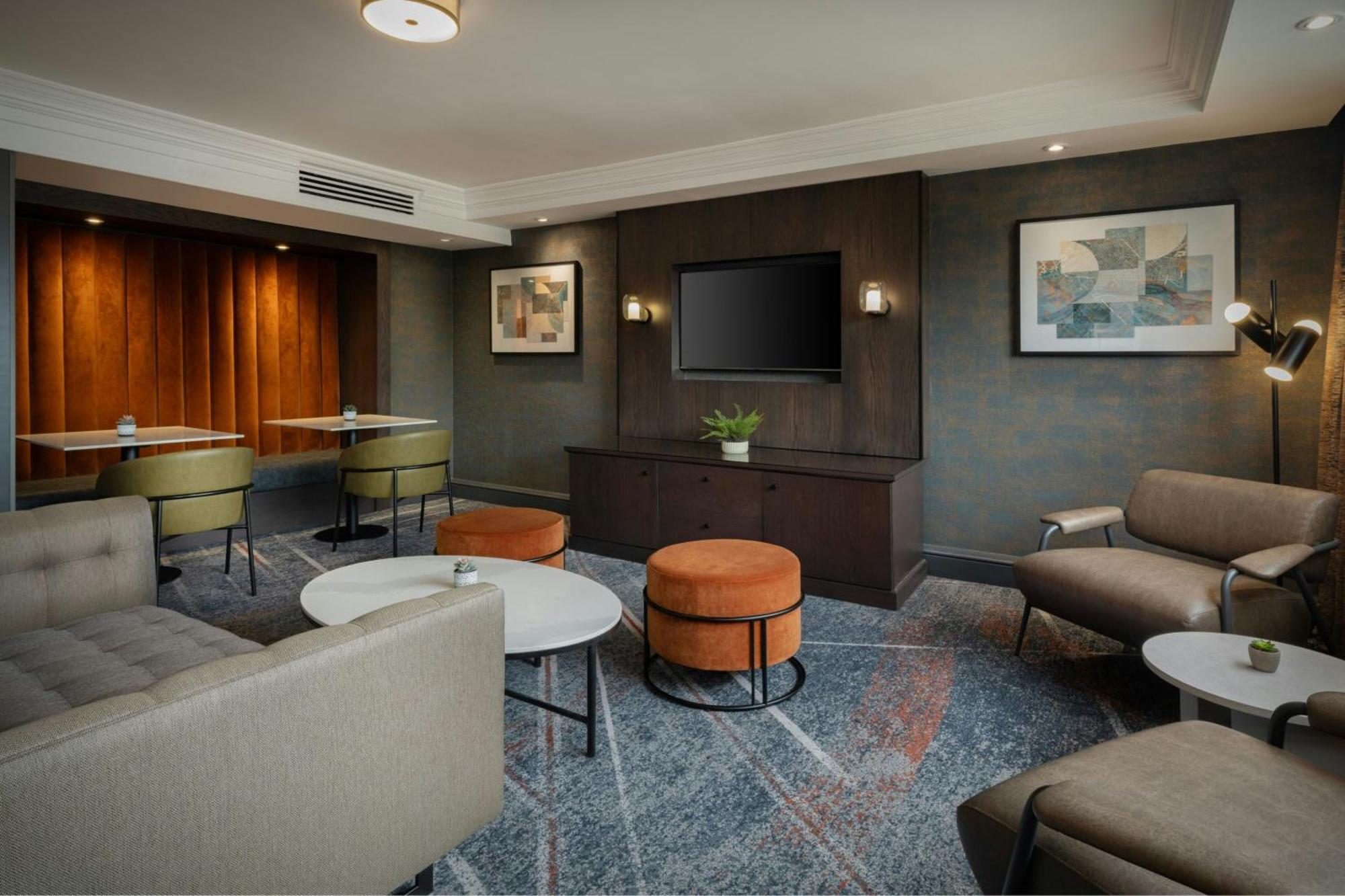 Executive King Room Lounge Access