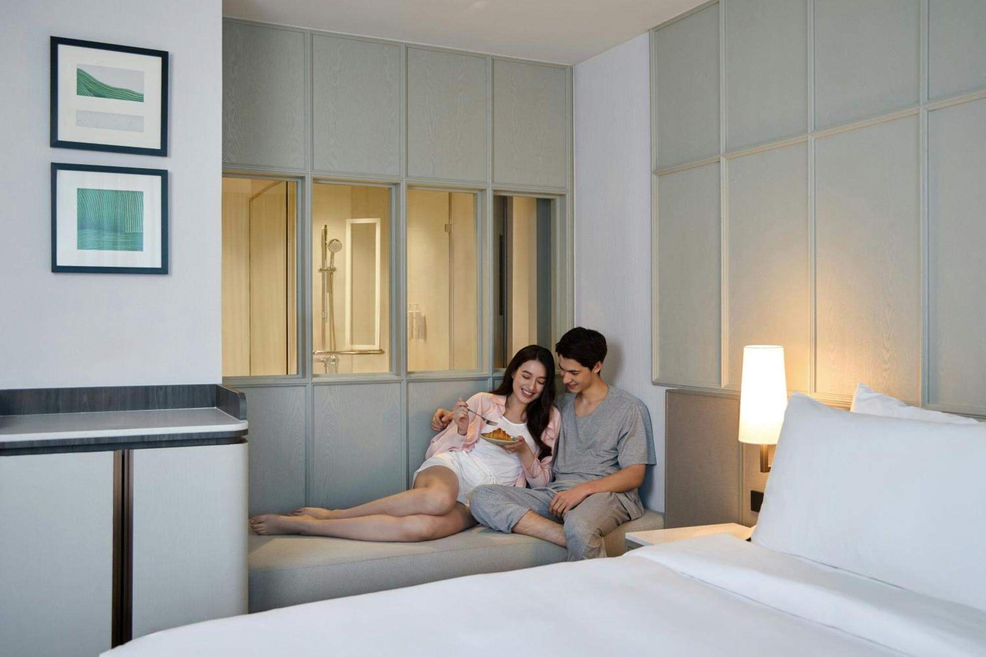 Deluxe King Room City View