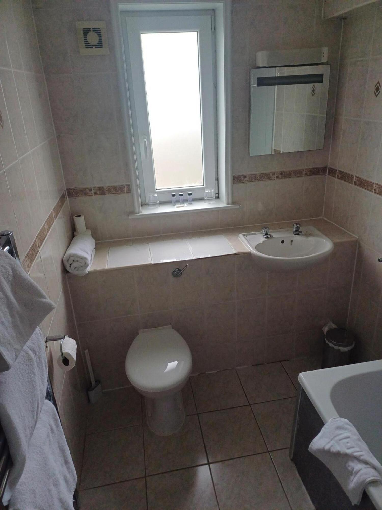 Twin Room Private Bathroom