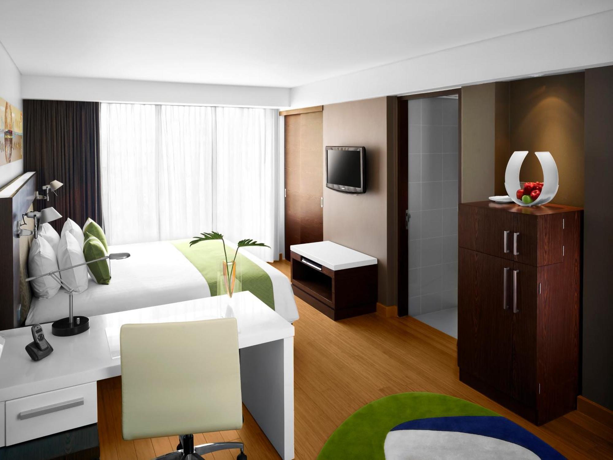 Deluxe Corner Room