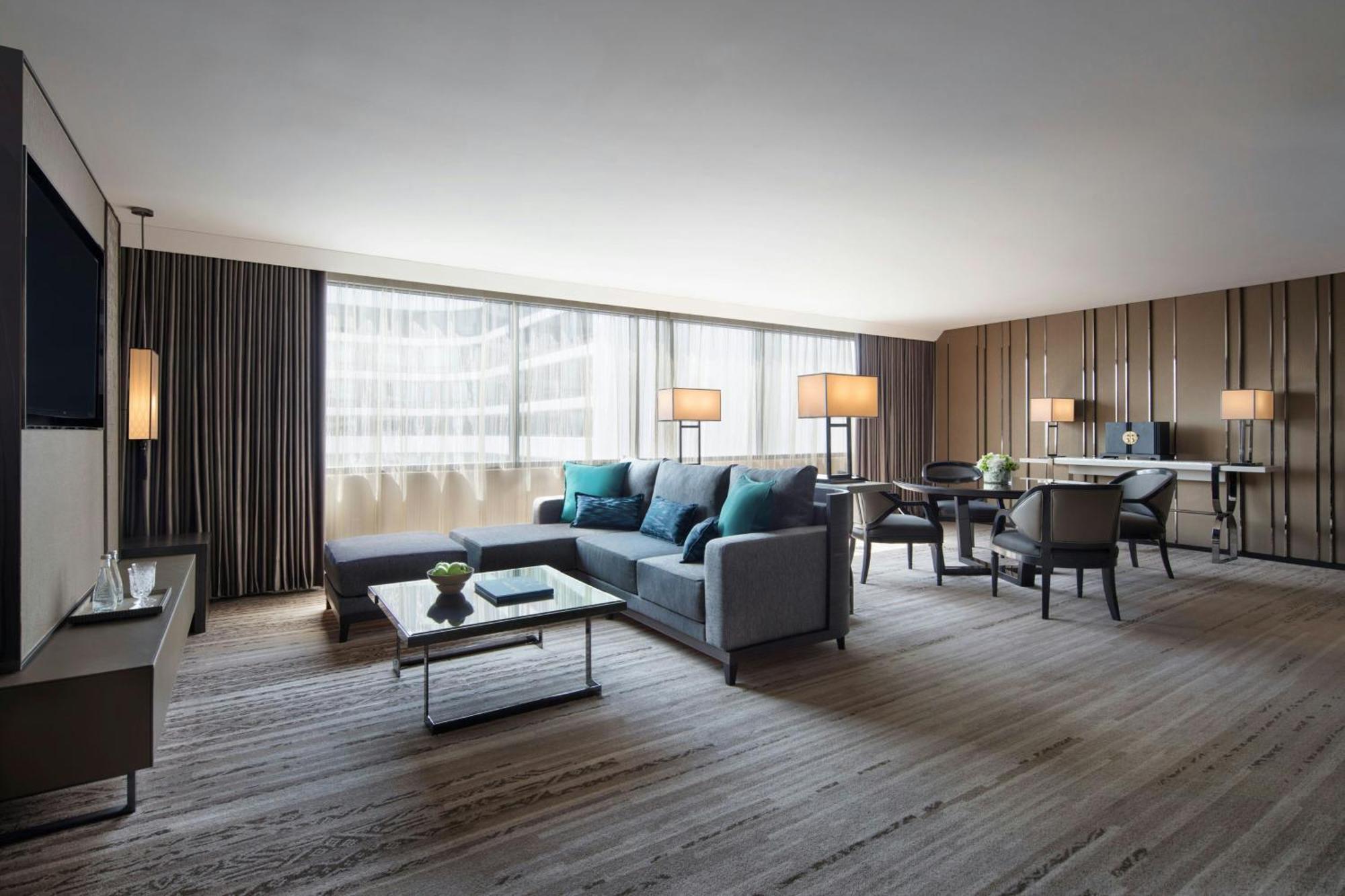 Grand Marquis Suite M Club lounge access 1 Bedroom Executive Suite 1 King