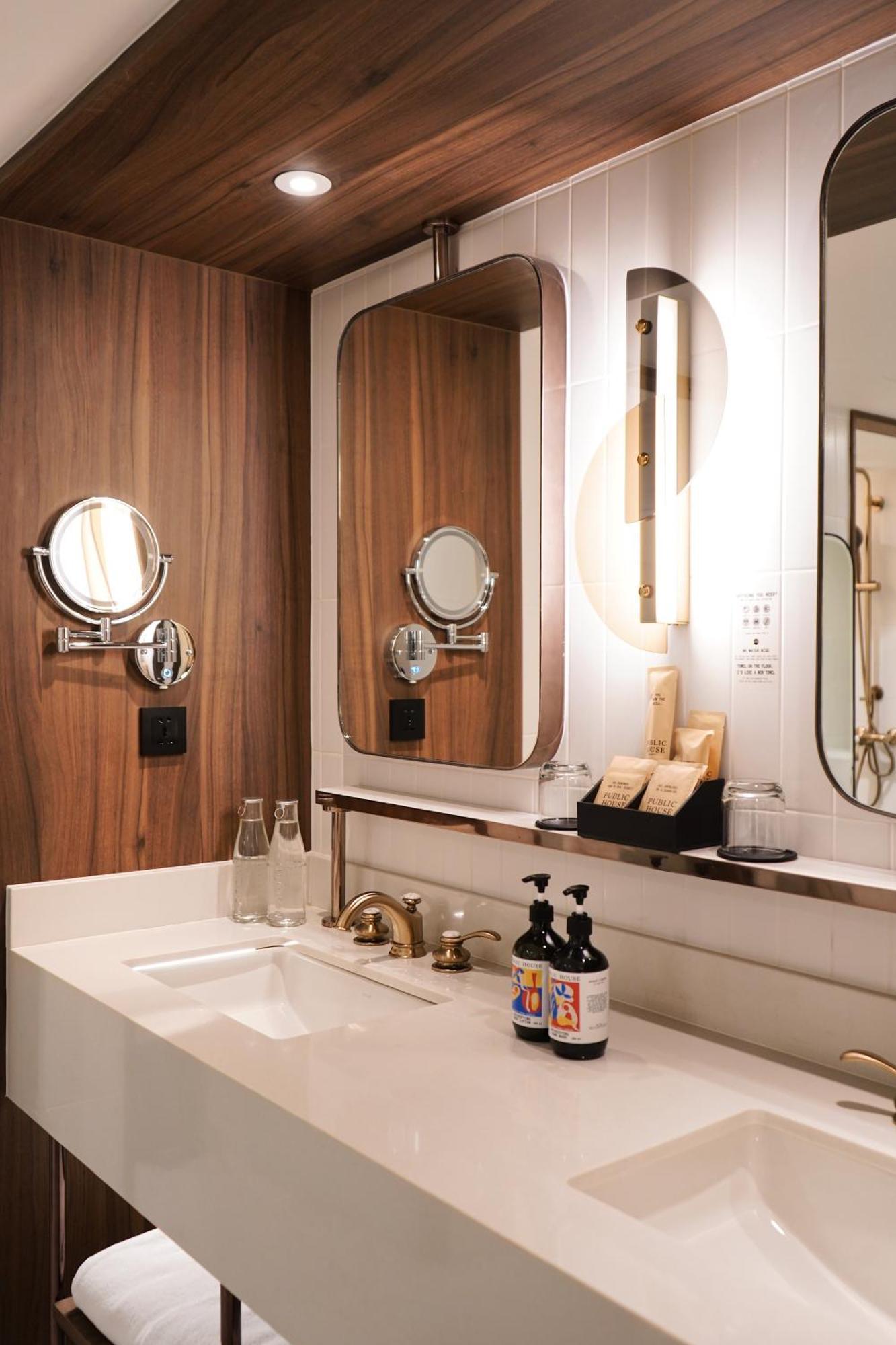 One-Bedroom King Suite