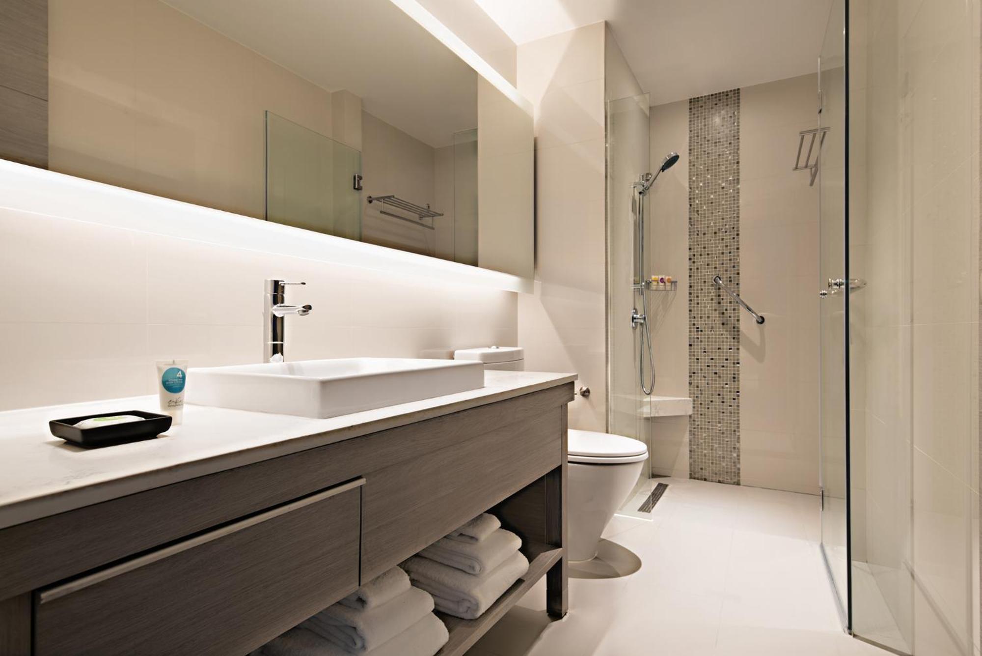 Twin Room Two Twin Beds City View