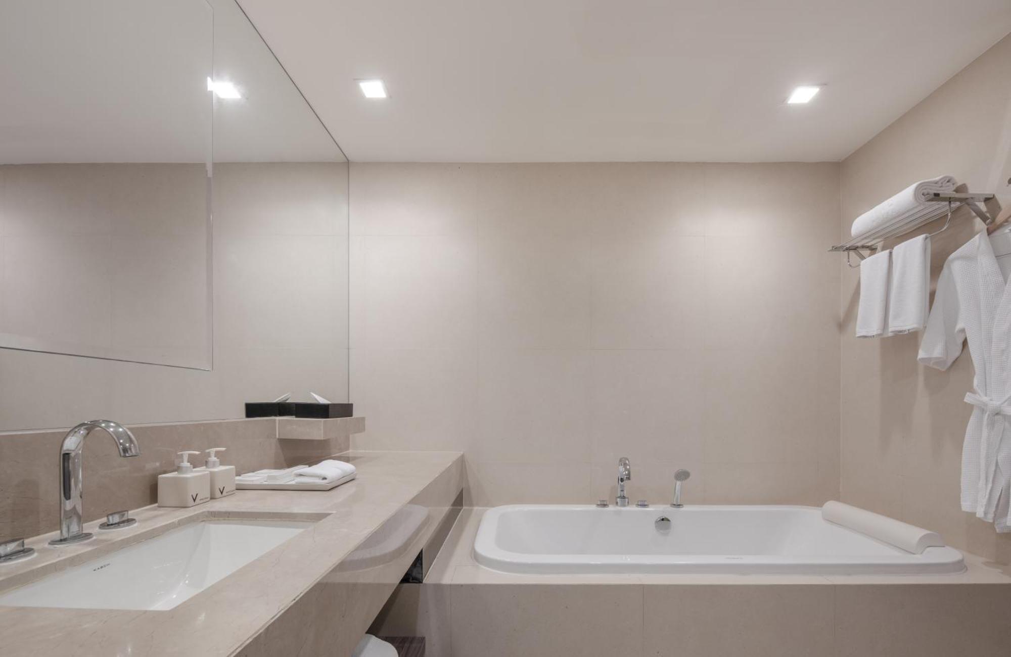 Two-Bedroom Suite Piano Club Privilege