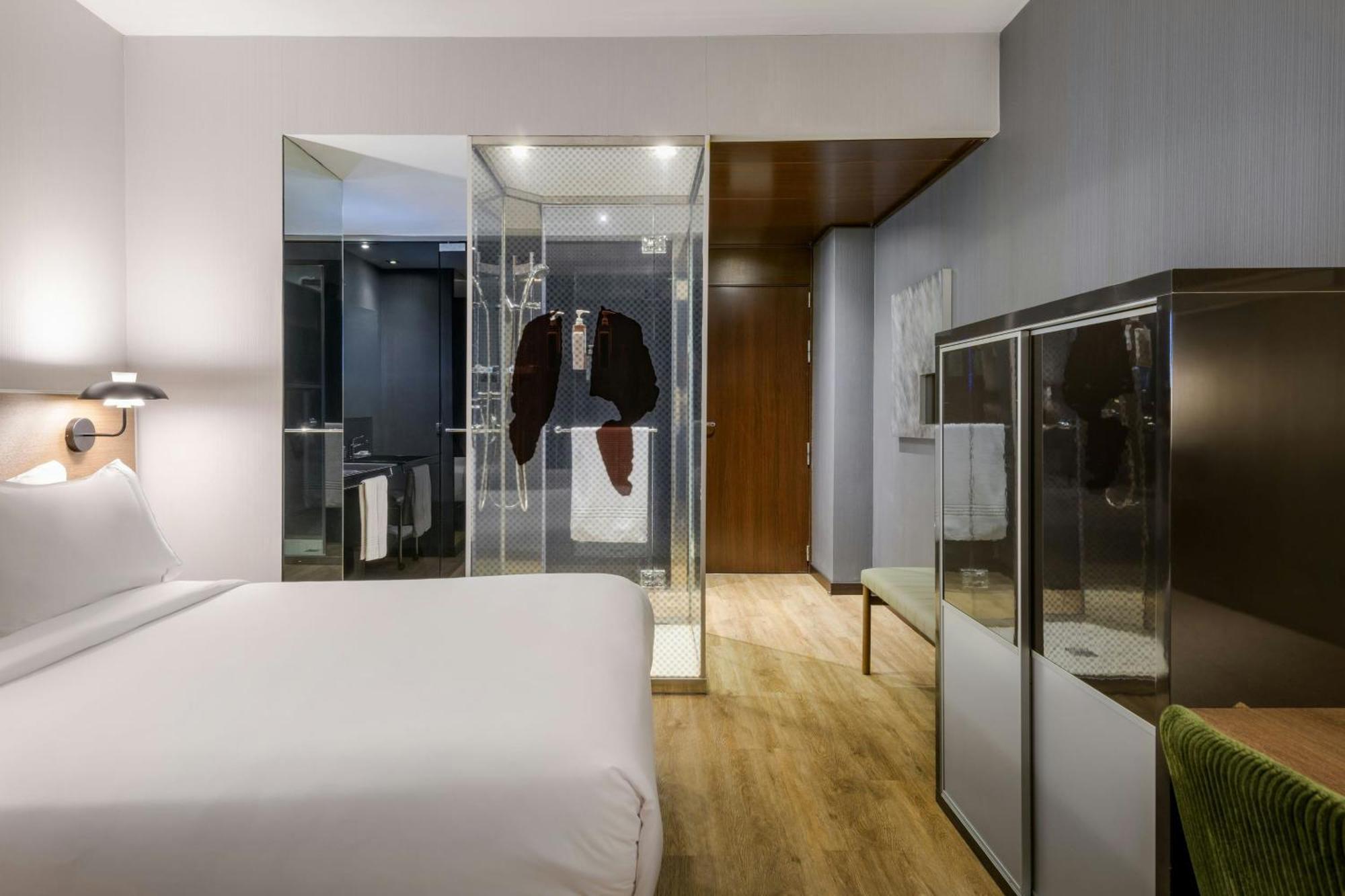 Standard Plus Queen Room