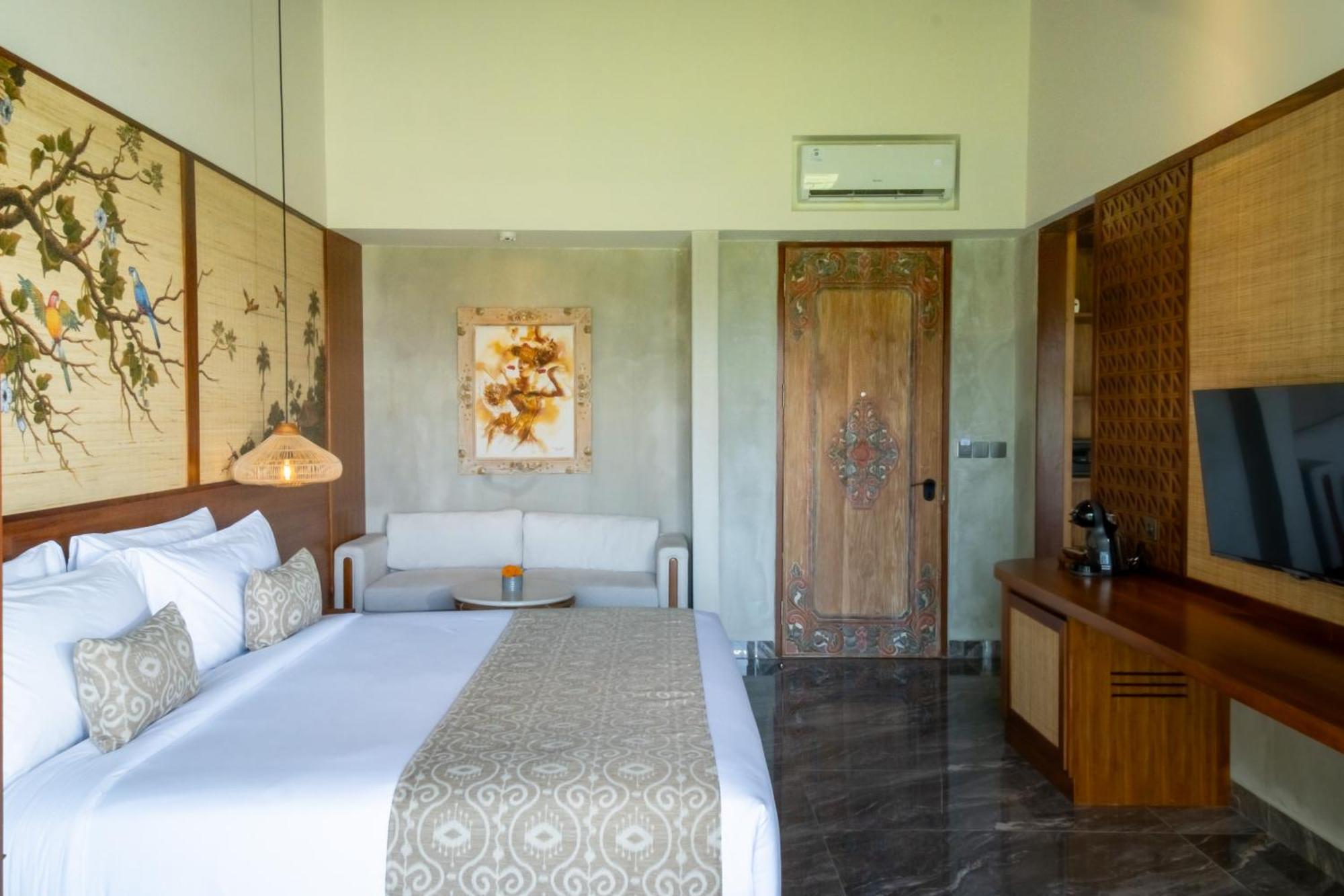 Emana Suite Rice Field View Schedule Shuttle Service to Ubud Center