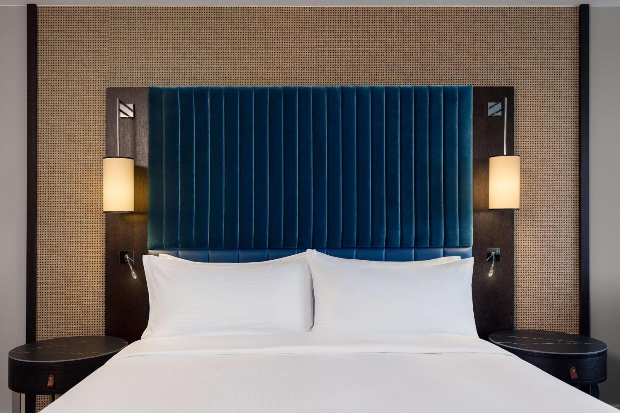 Kamer aan het water met kingsize bed en slaapbank