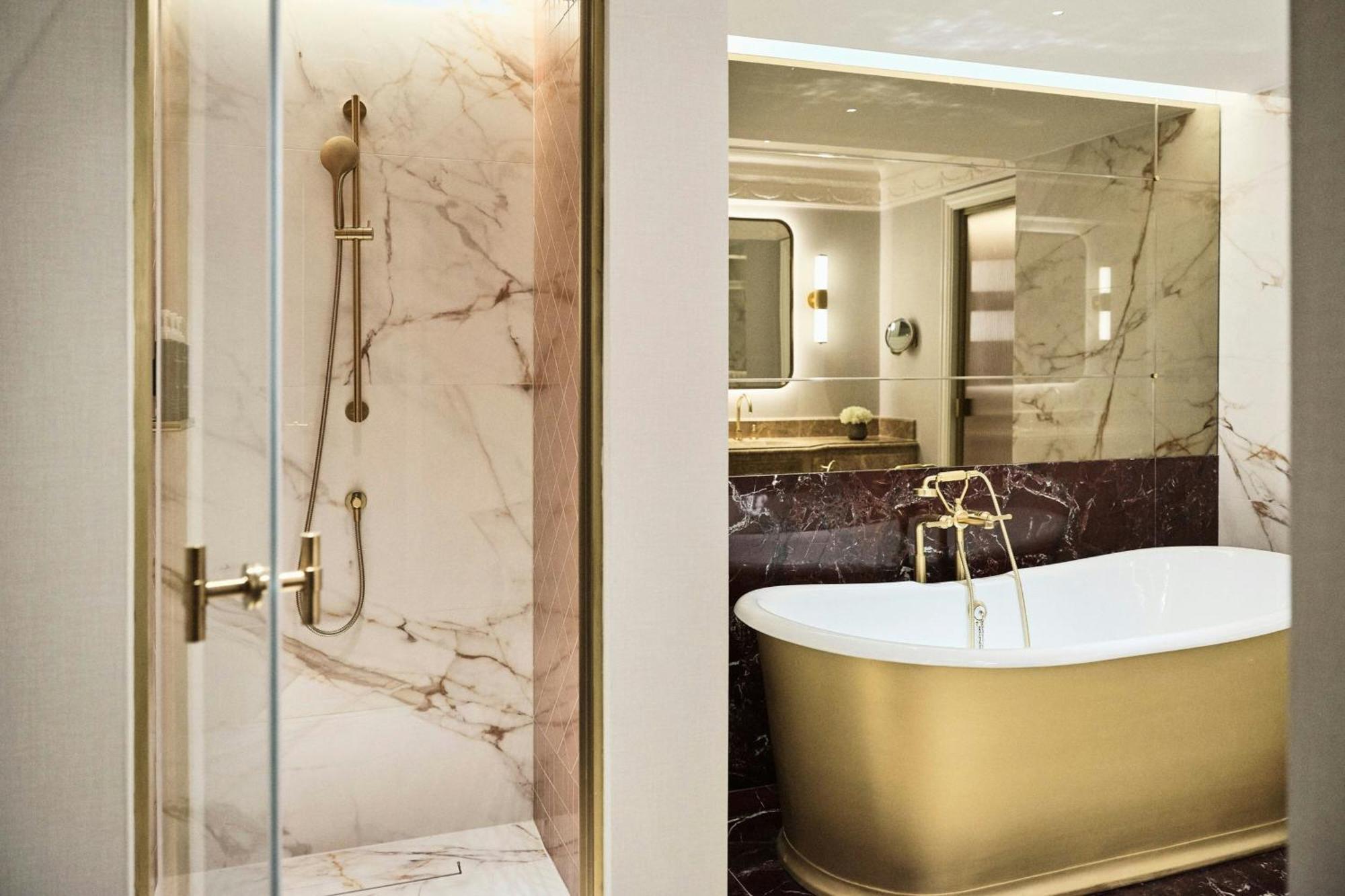 One-Bedroom Neptuno King Suite