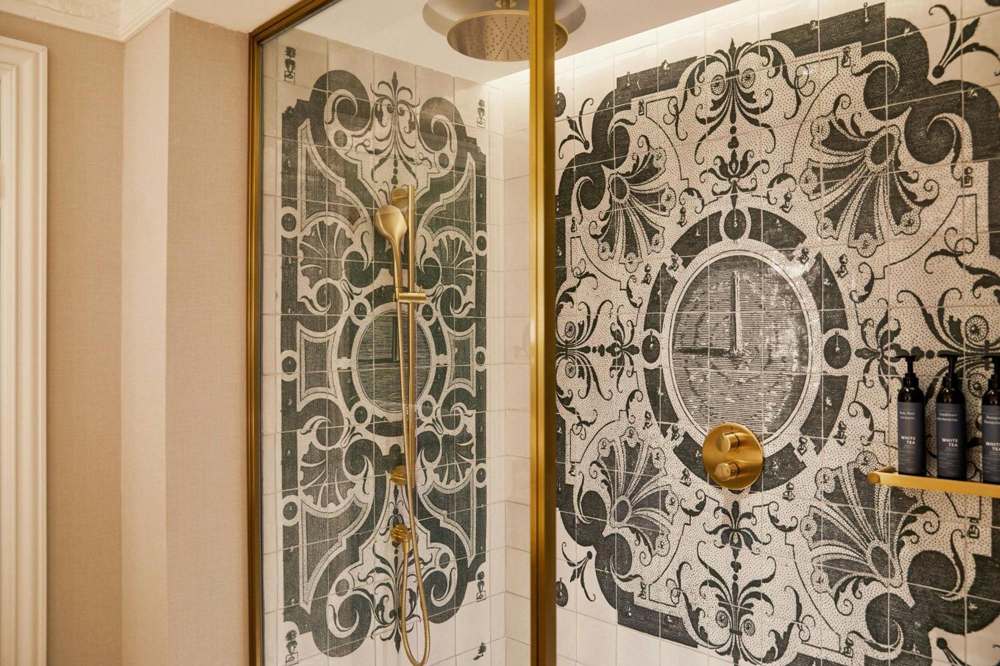 One-Bedroom Neptuno King Suite