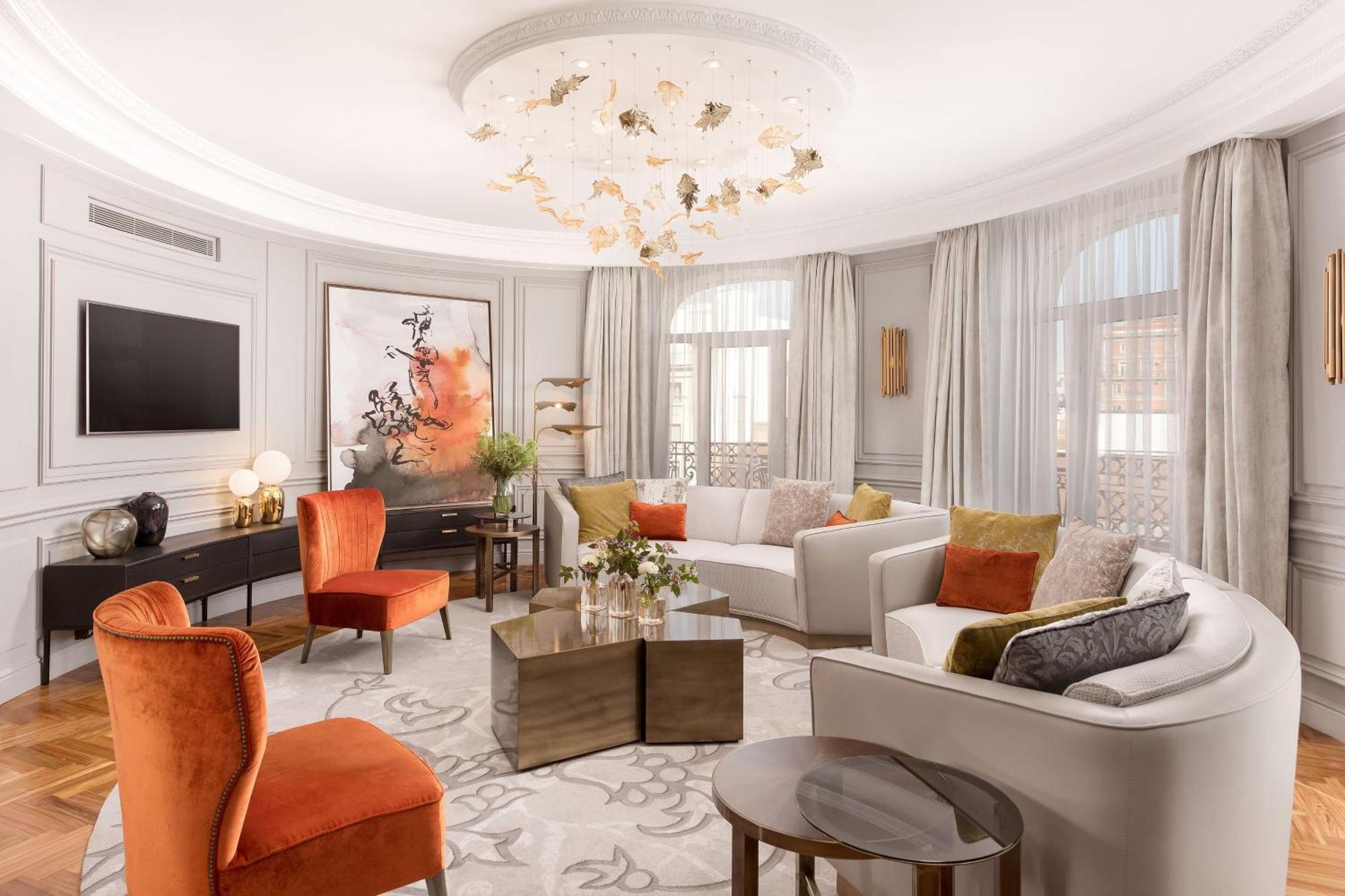One-Bedroom Royal King Suite Fountain View