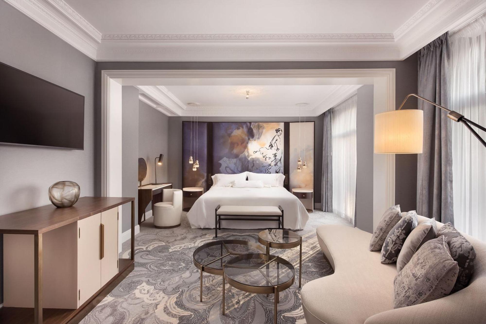 One-Bedroom Royal King Suite Fountain View