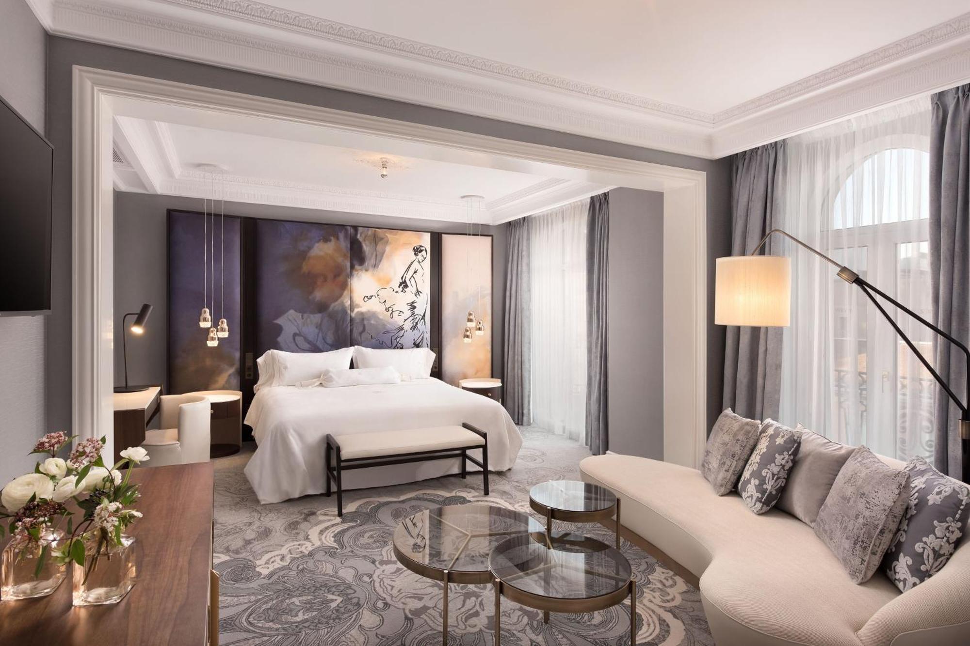 One-Bedroom Royal King Suite Fountain View