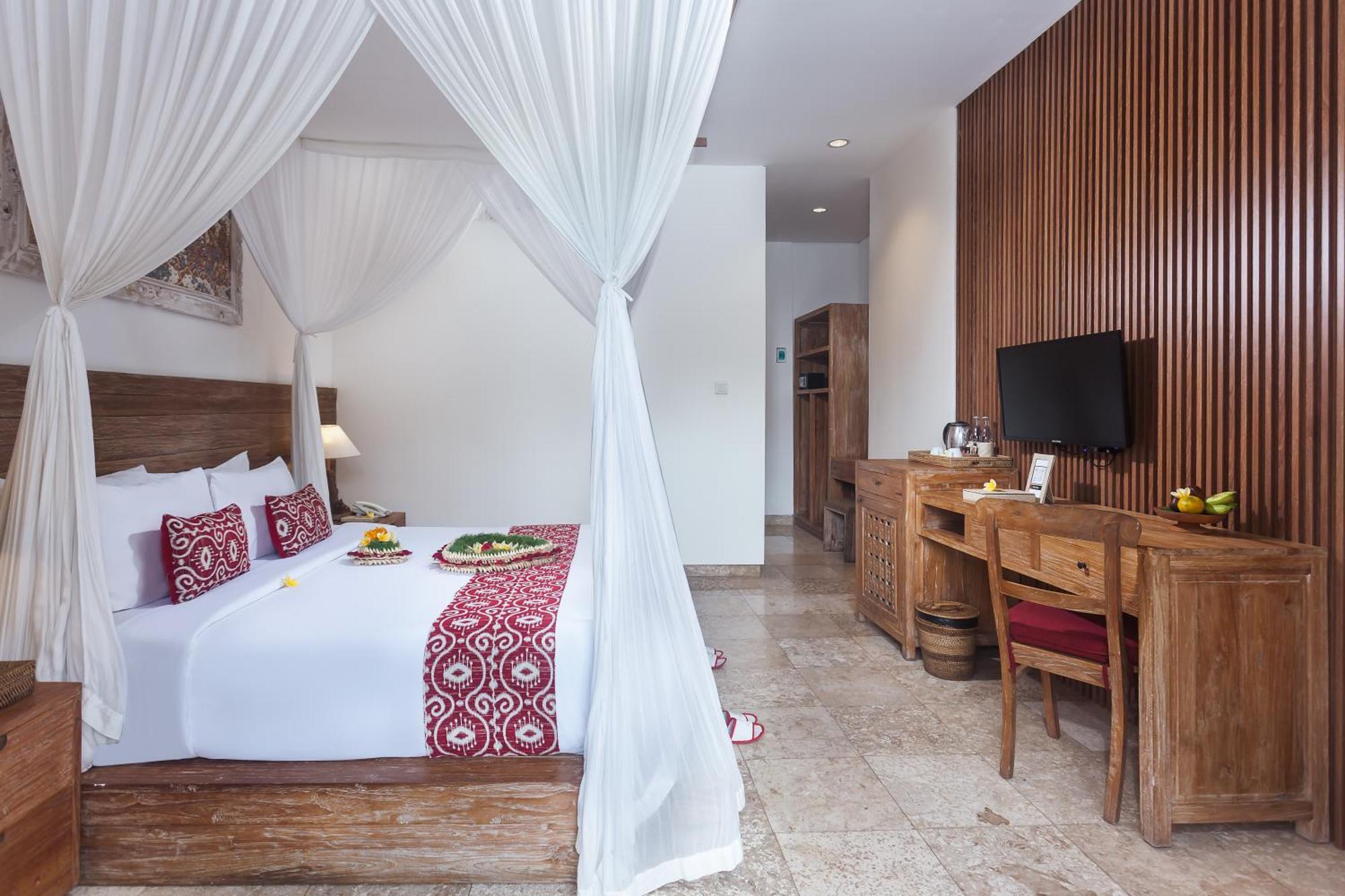 Suite Pool Access