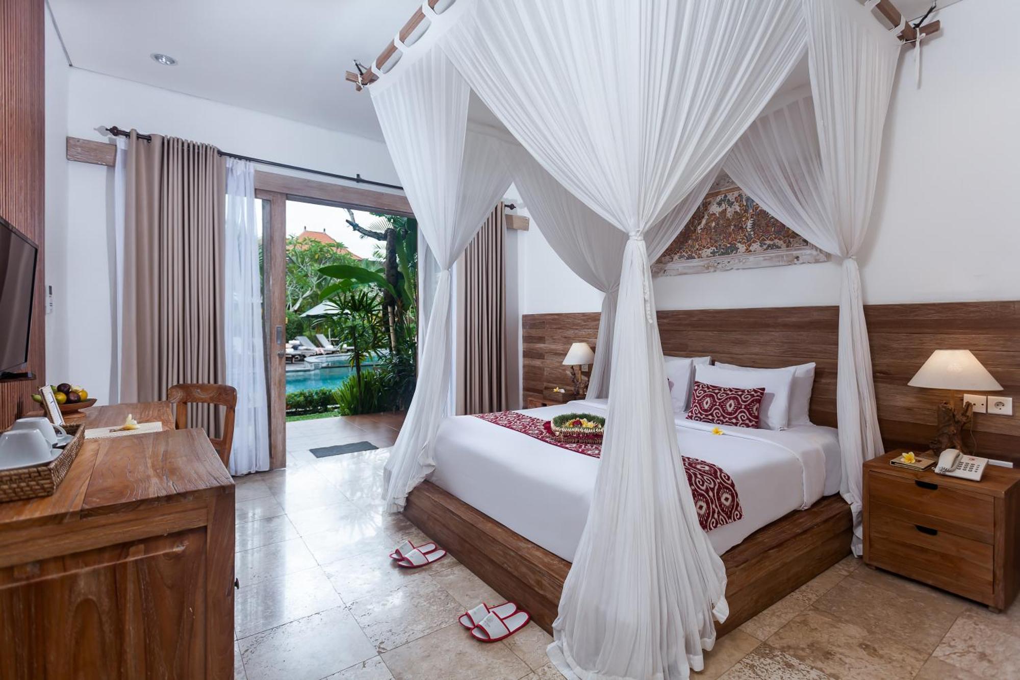 Suite Pool Access
