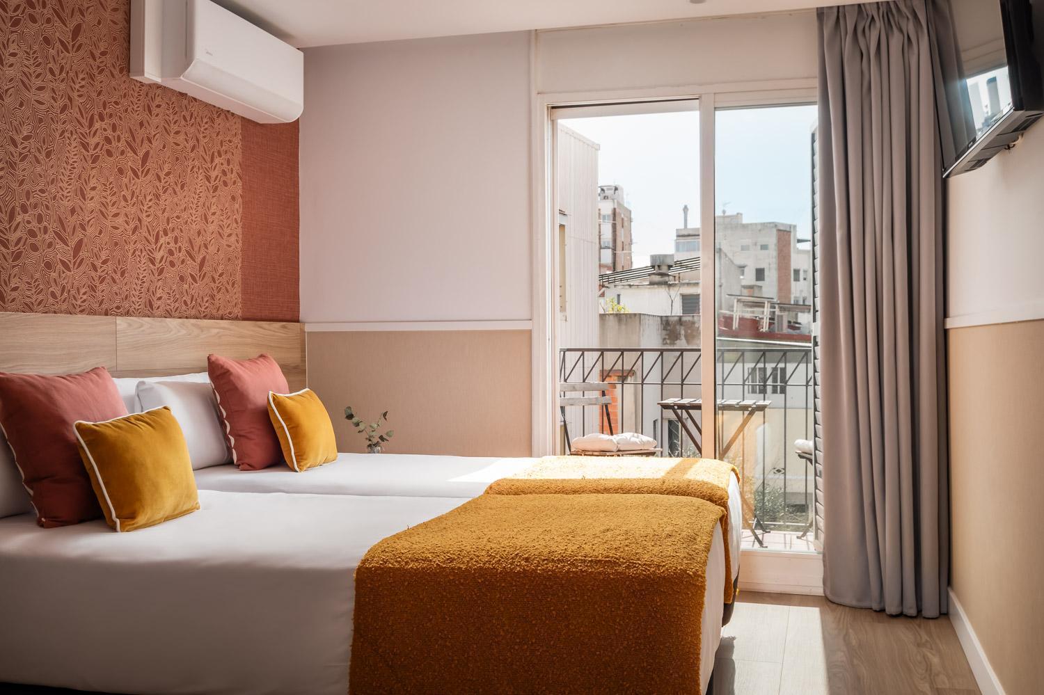 Tweepersoonskamer met 2 Aparte Bedden en Balkon