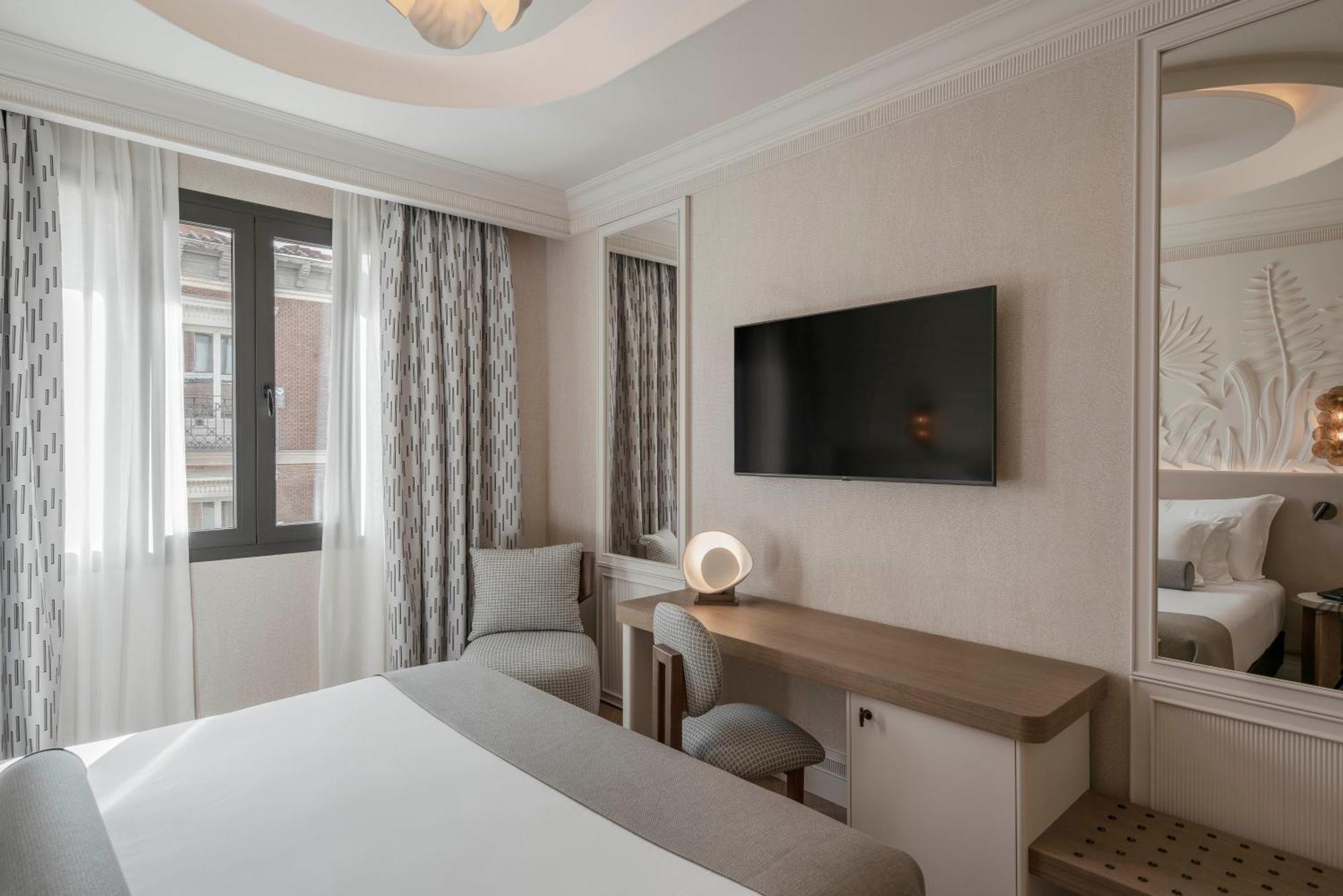 Deluxe connecting Room