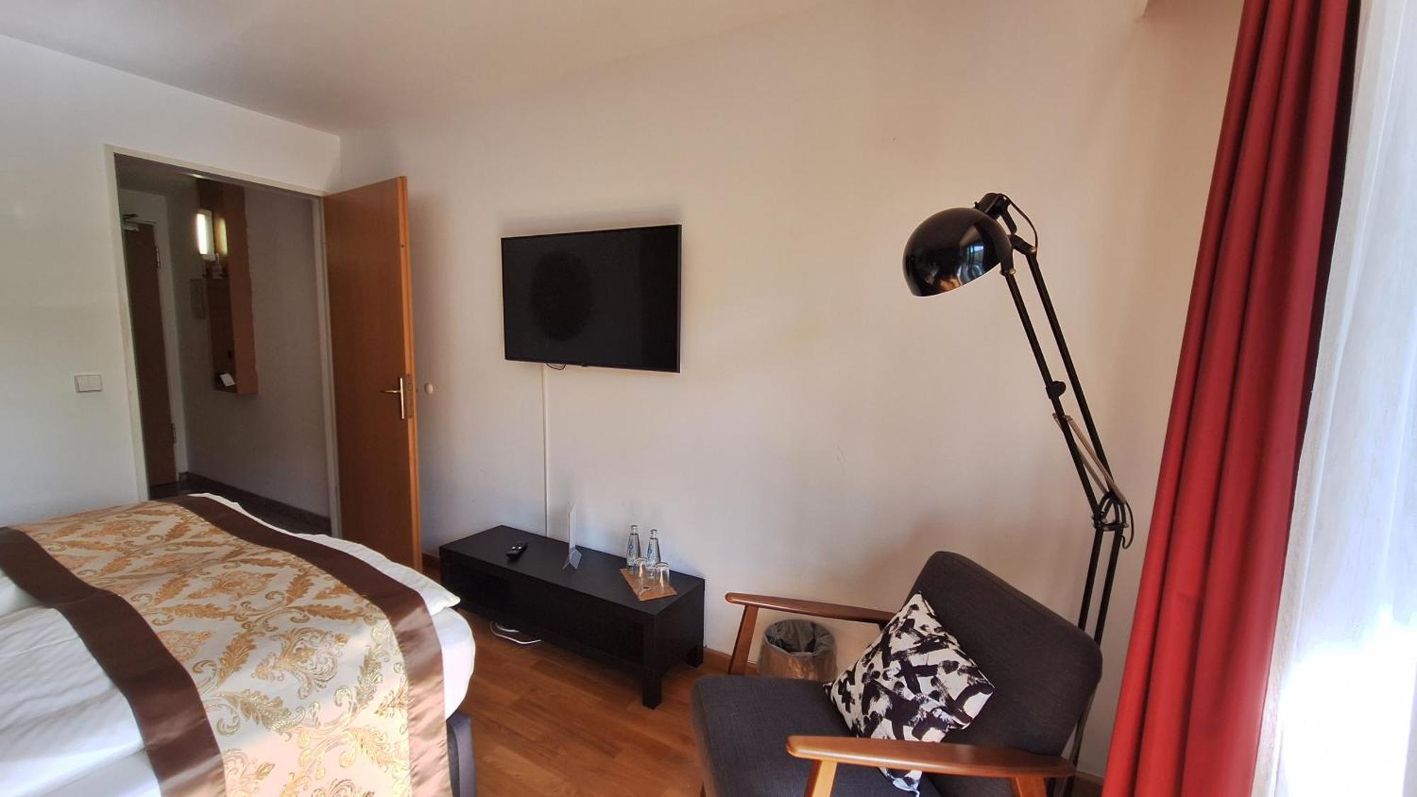 Studio met Queensize Bed