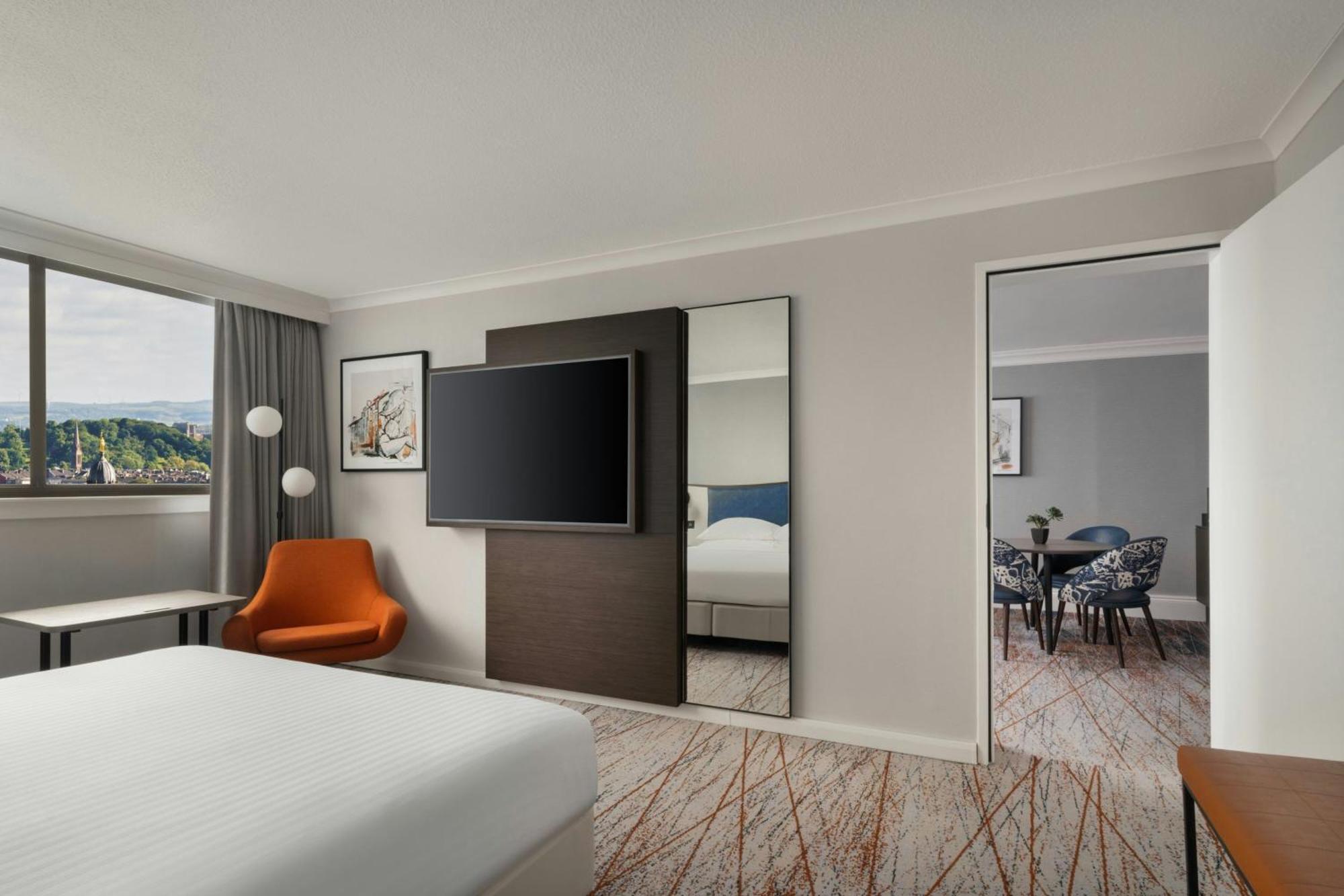 Executive Junior King Suite Lounge Access