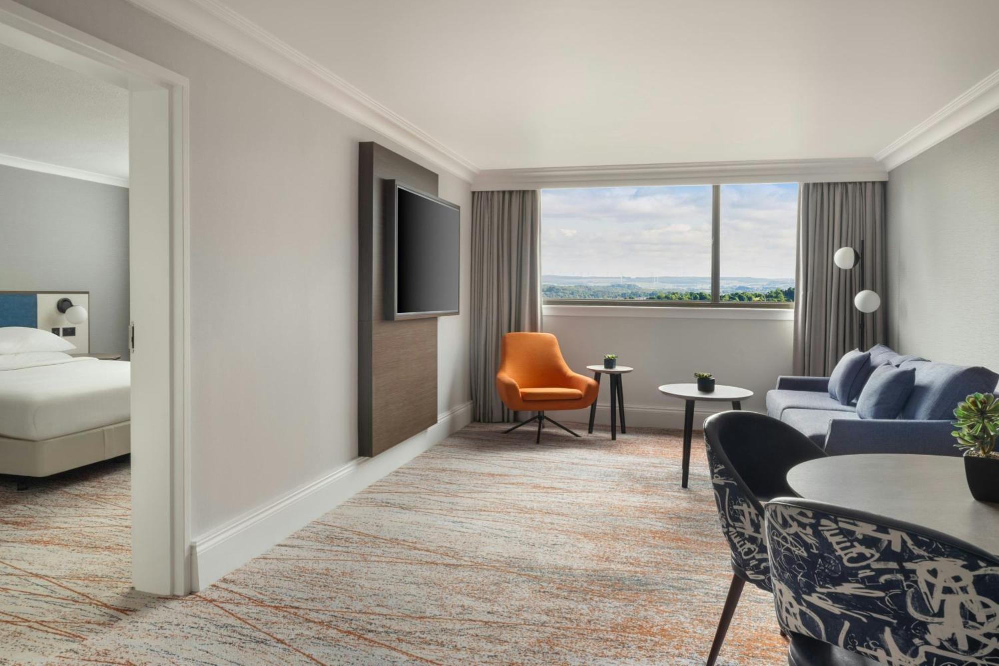 Executive Junior King Suite Lounge Access